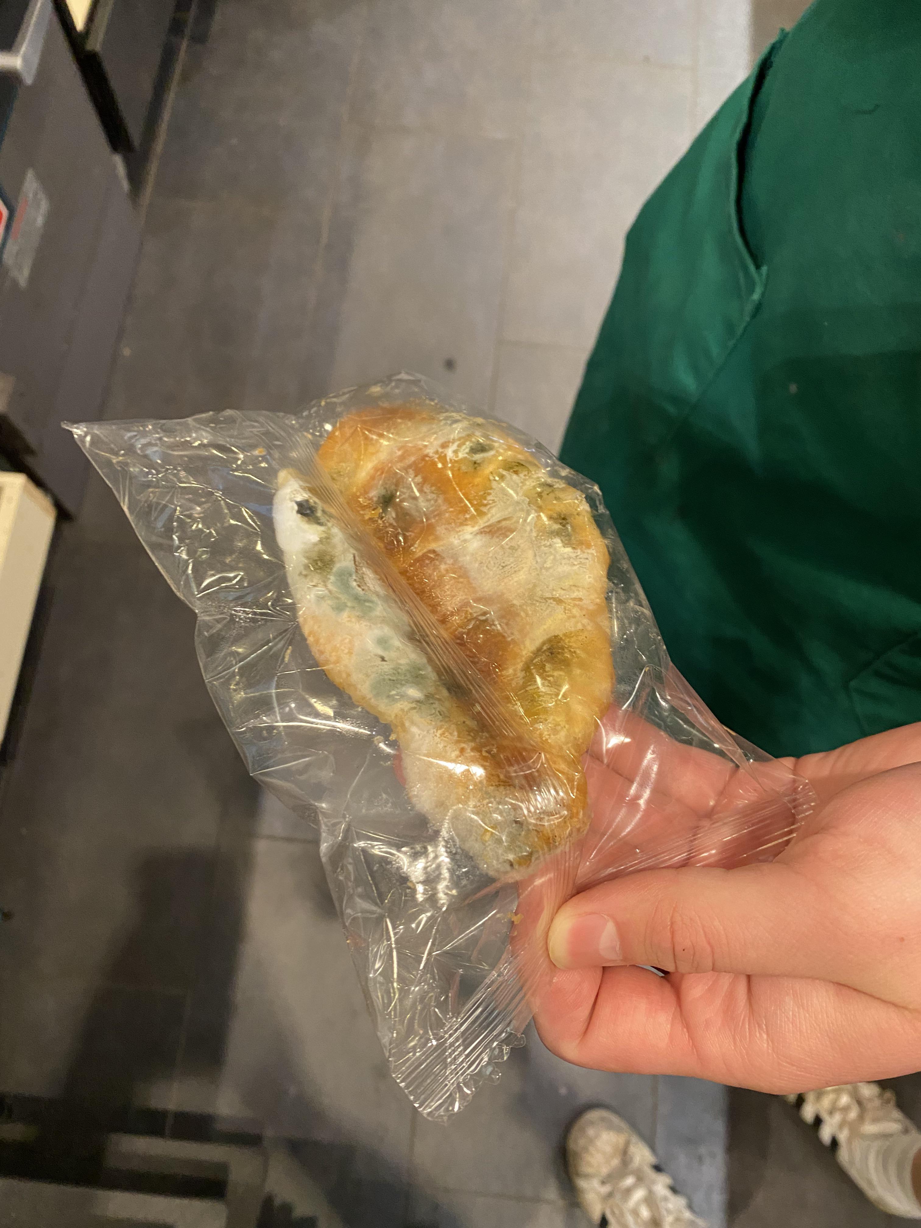 yummy and delicious 20 day expired butter croissant 😍 r/starbucks