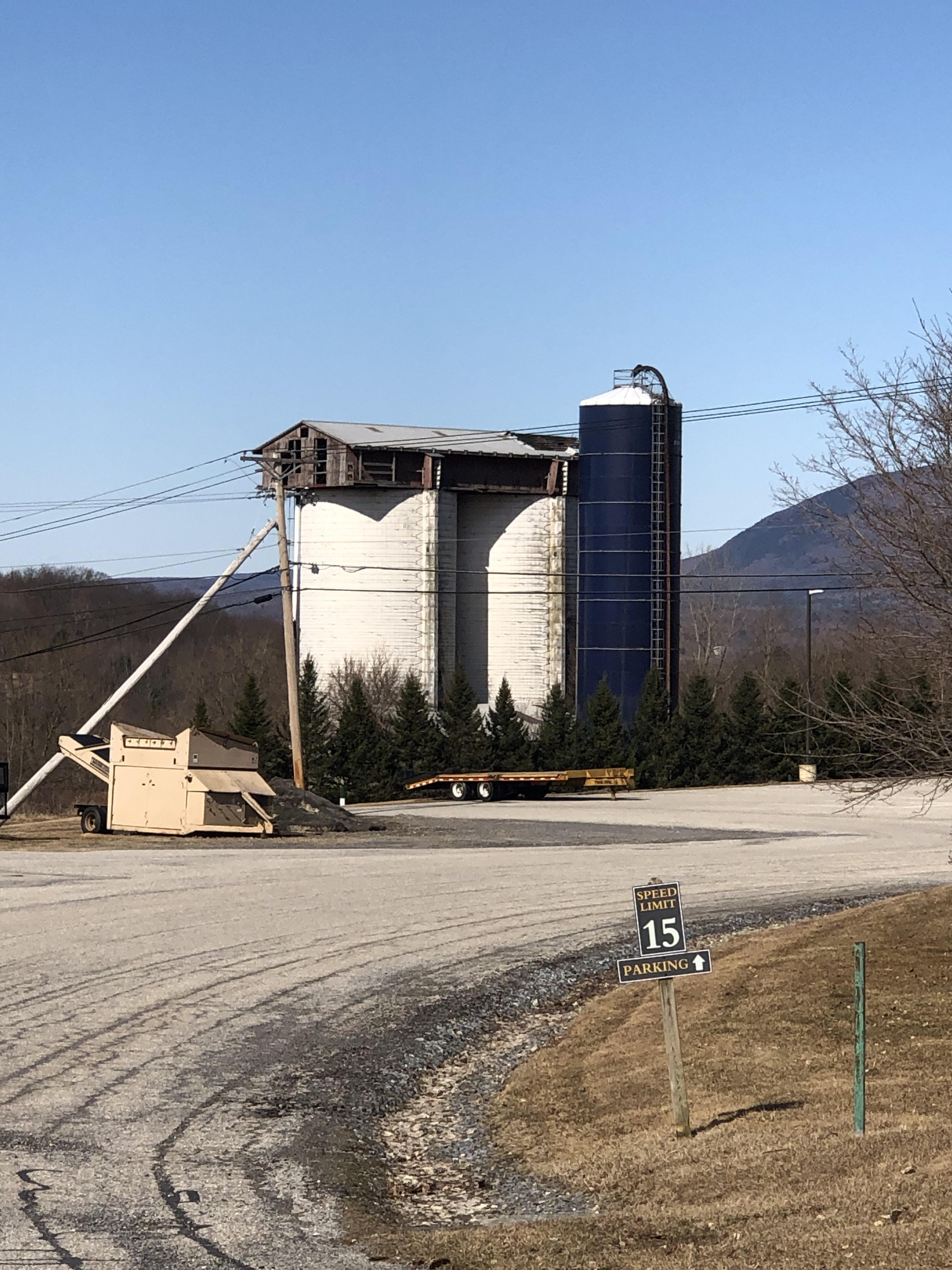 This barn on top of 2 silos in Vermont r/mildlyinteresting