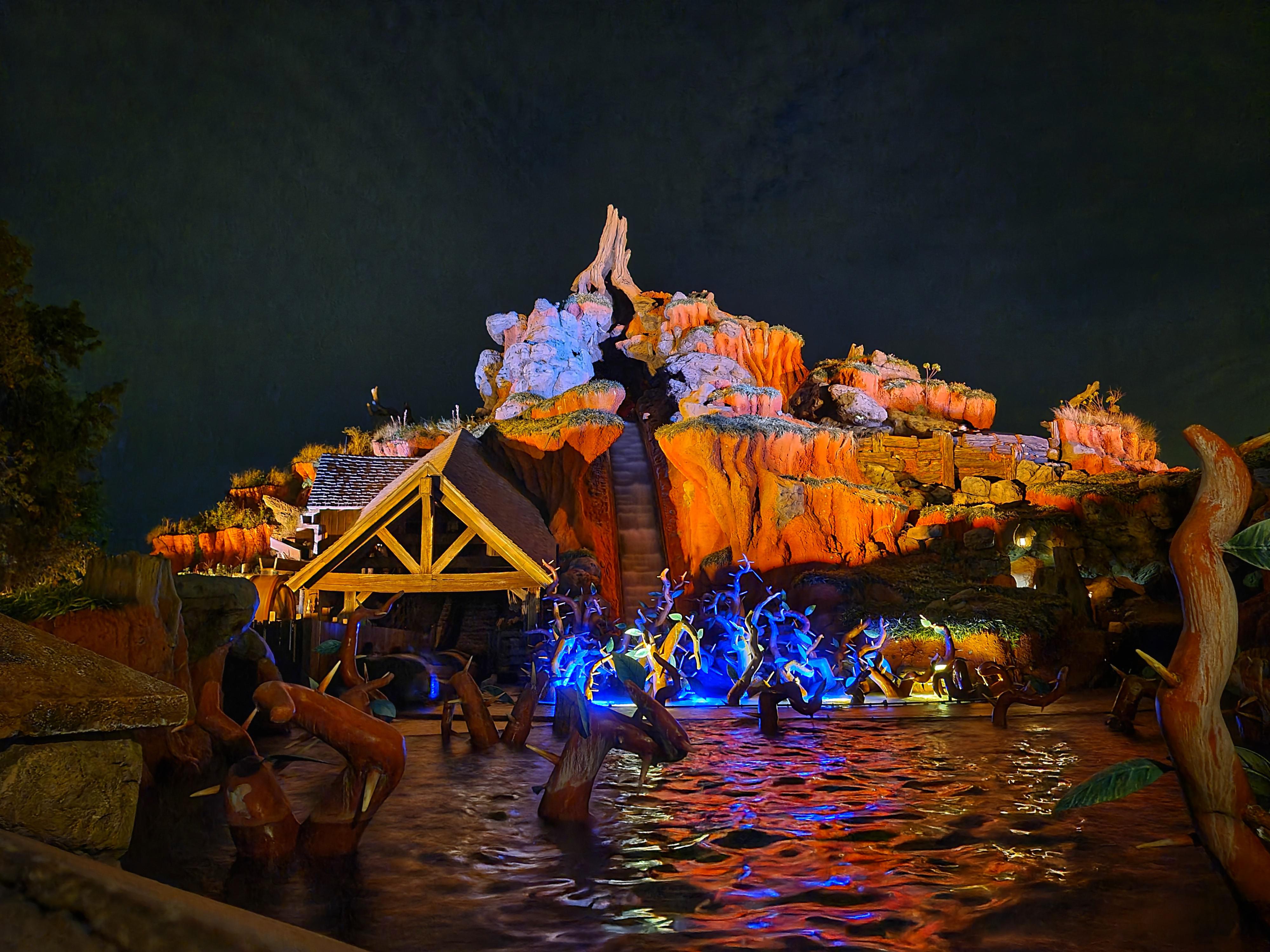 Disneyland Splash Mountain Night