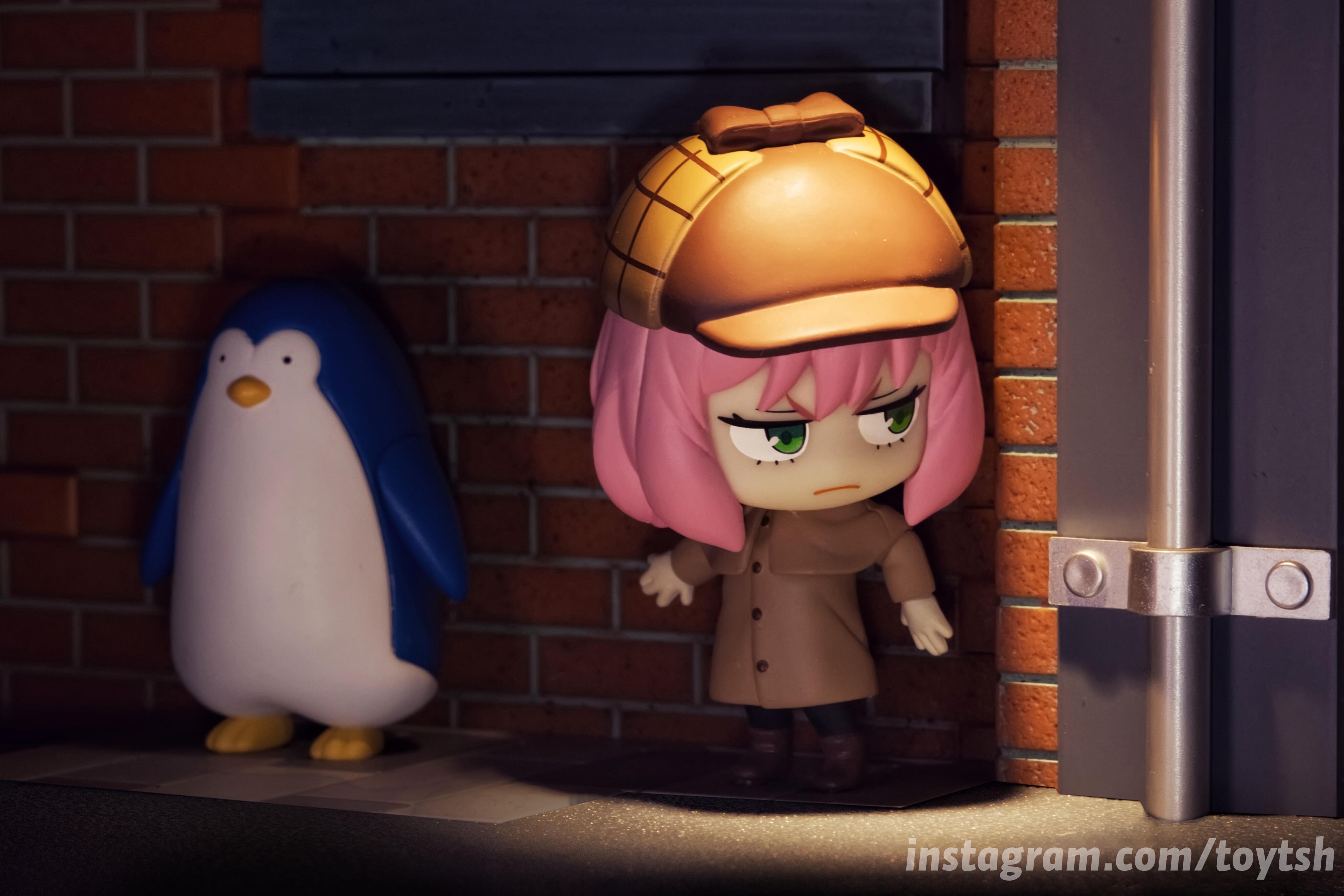 Detective Anya Holmes & Penguinman Watson are on the case! spyxfamily
