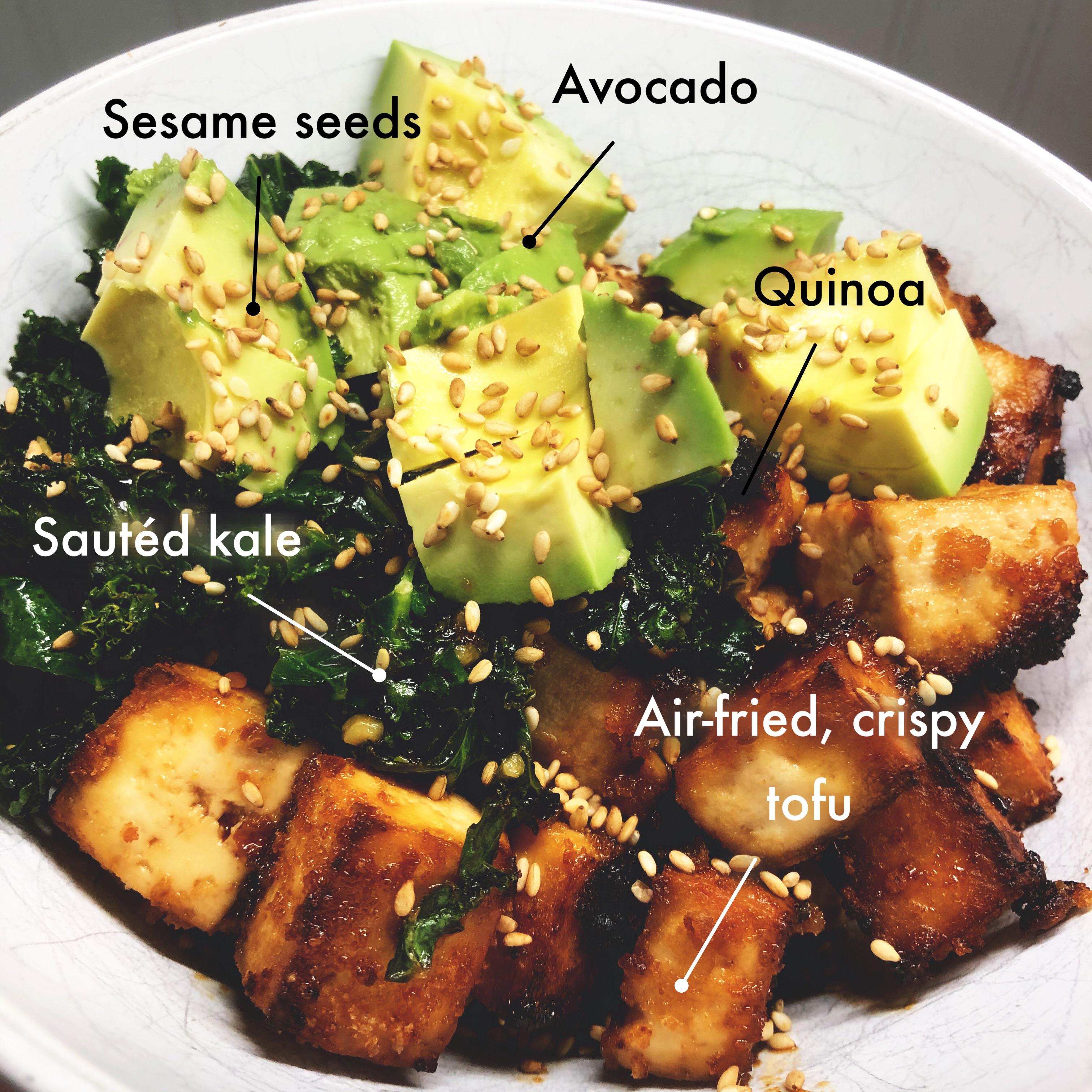Crispy tofu, kale, quinoa and avocado. Omg I’m such a cliche. r/VeganFoodPorn
