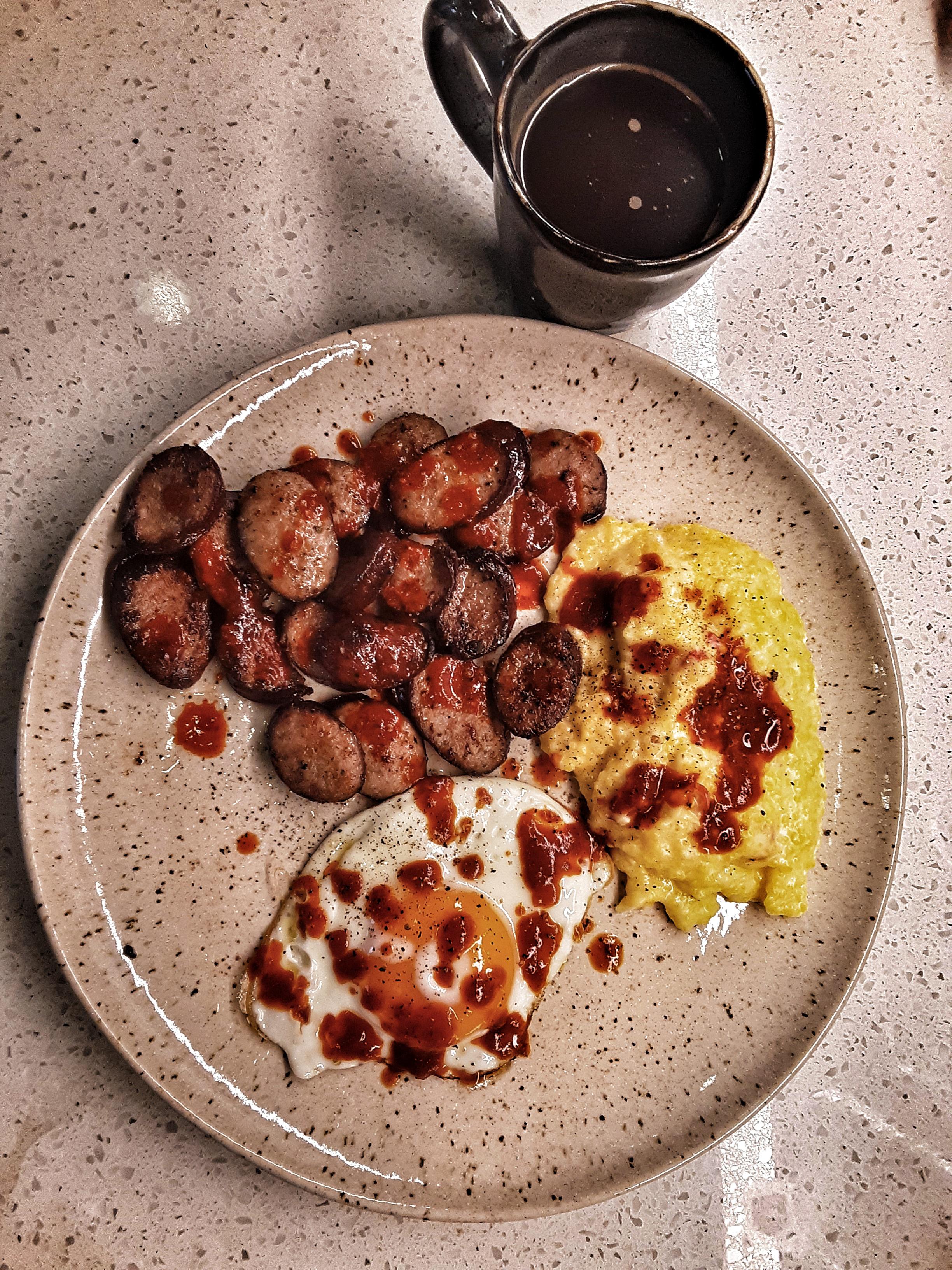 [Homemade] Cheddar & Chili Grits, Smoked Kielbasa, Egg, and Guajillo Salsa r/food