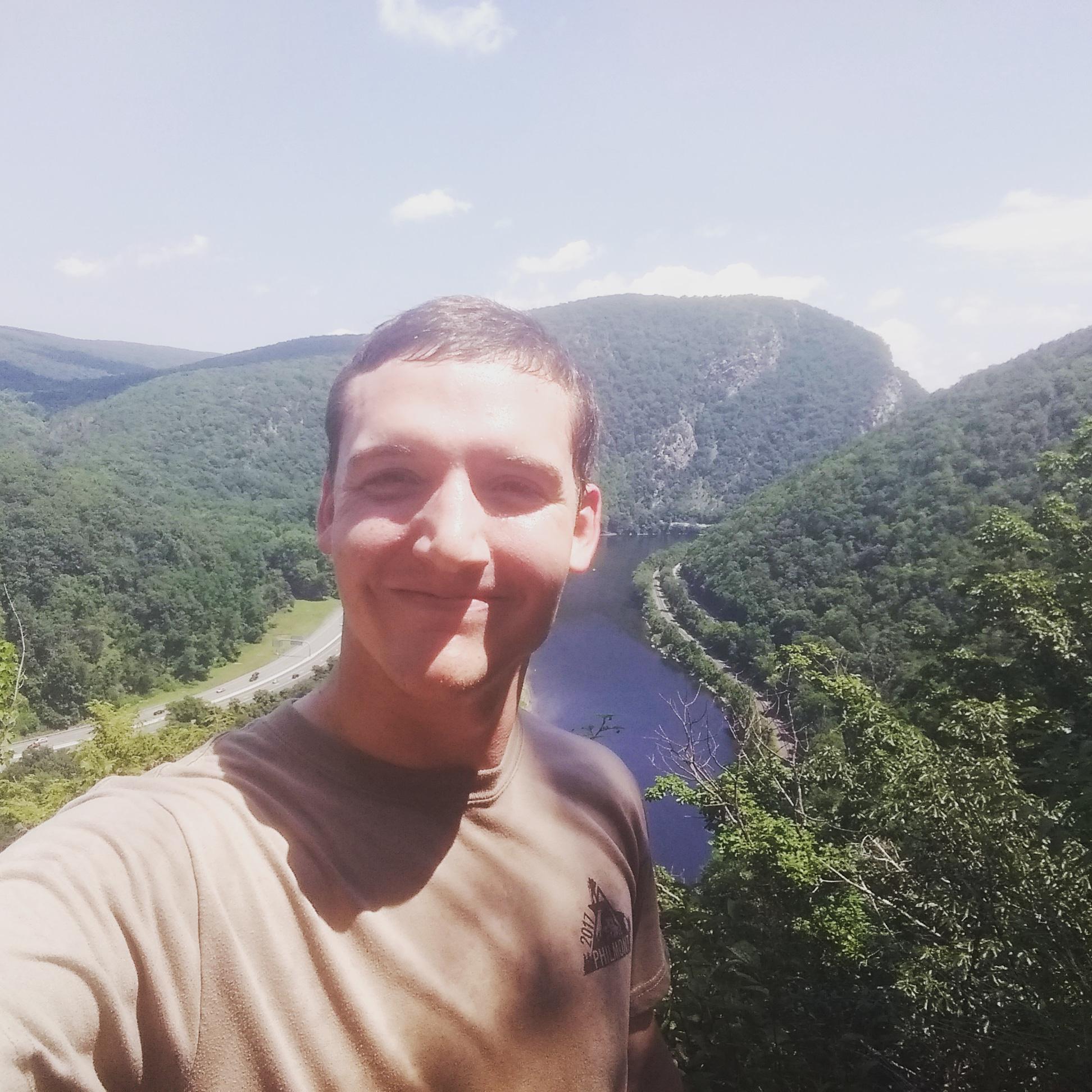 Climbing Mount Minsi at the Appalachian trail, Pennsylvania, USA. r/hiking