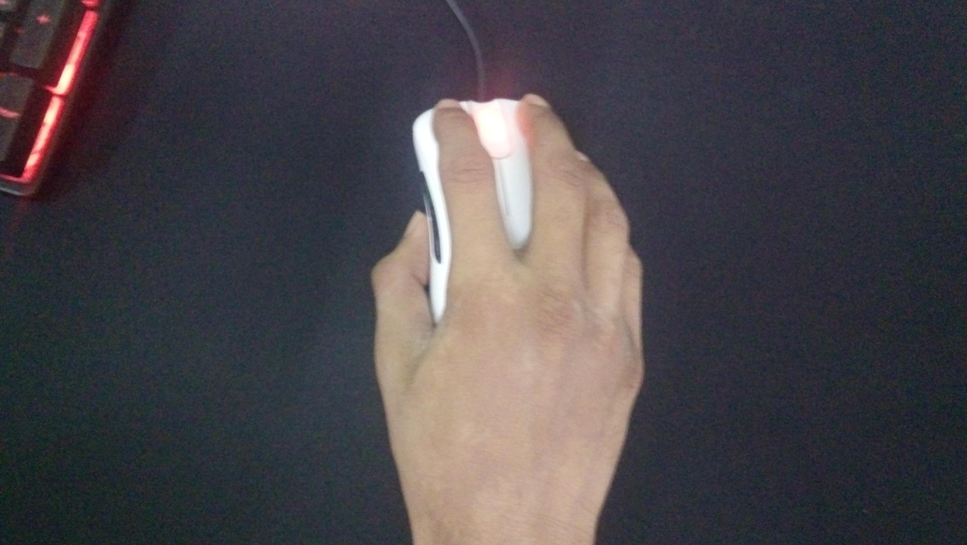 I use the EC2A in a hybrid of claw and finger tip (no palm contact) i