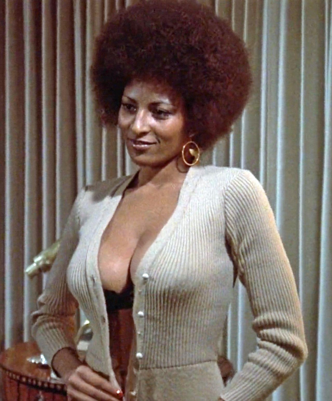 Pam Grier : Blackcelebrity