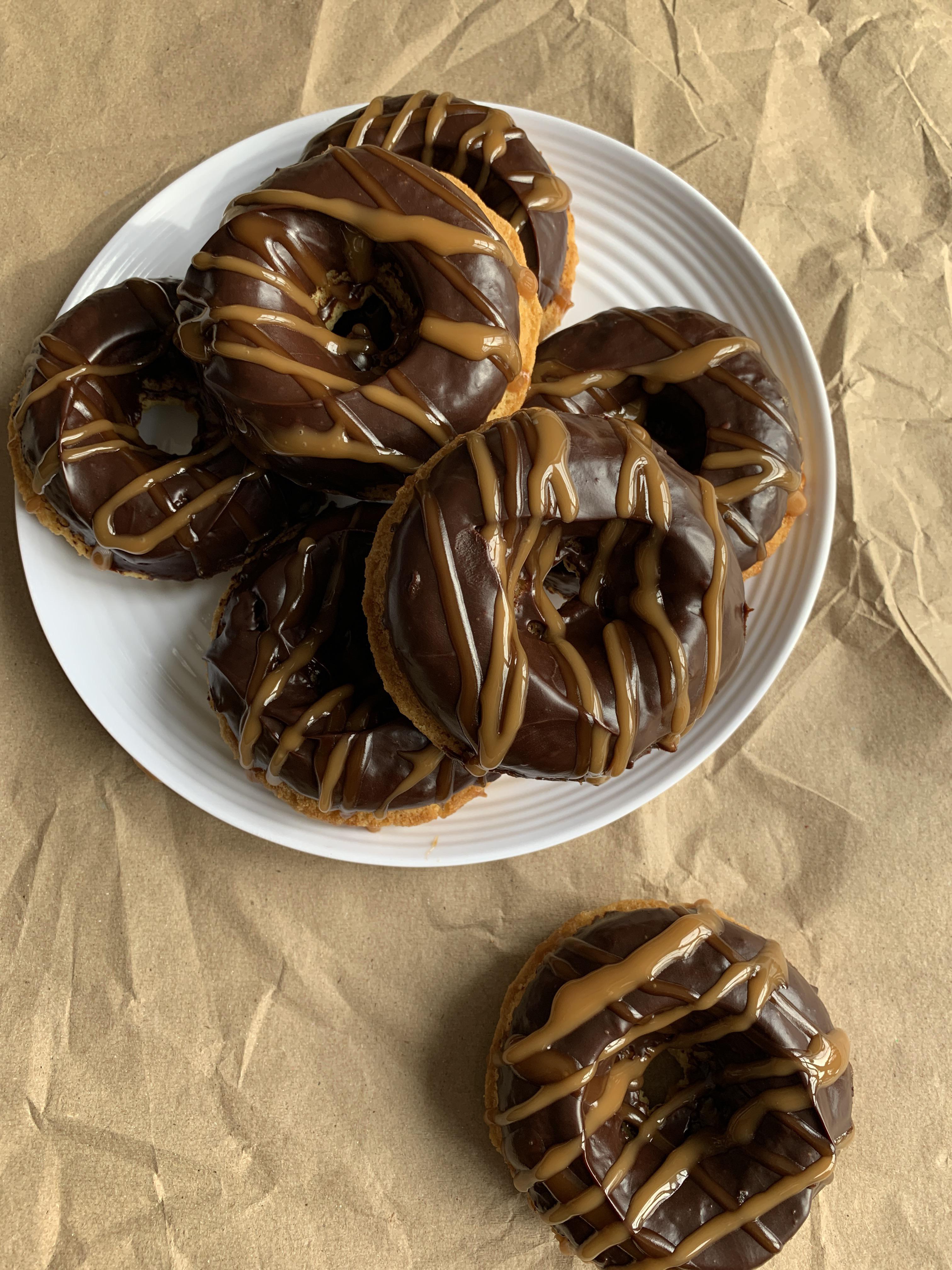 Keto Chocolate & Caramel Donuts r/ketorecipes
