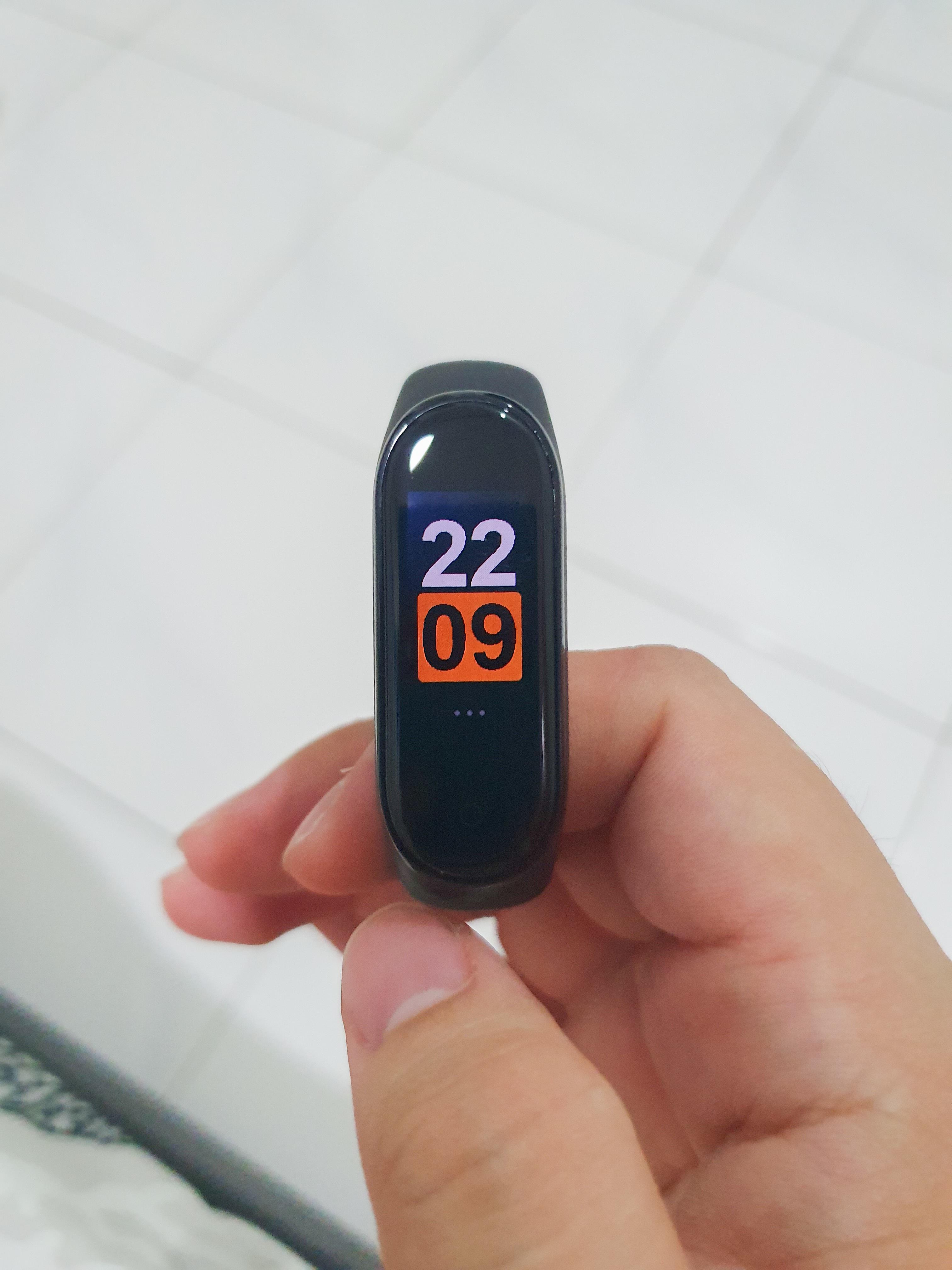 Got myself mi band 4 today, and I'm lovin' it! r/miband