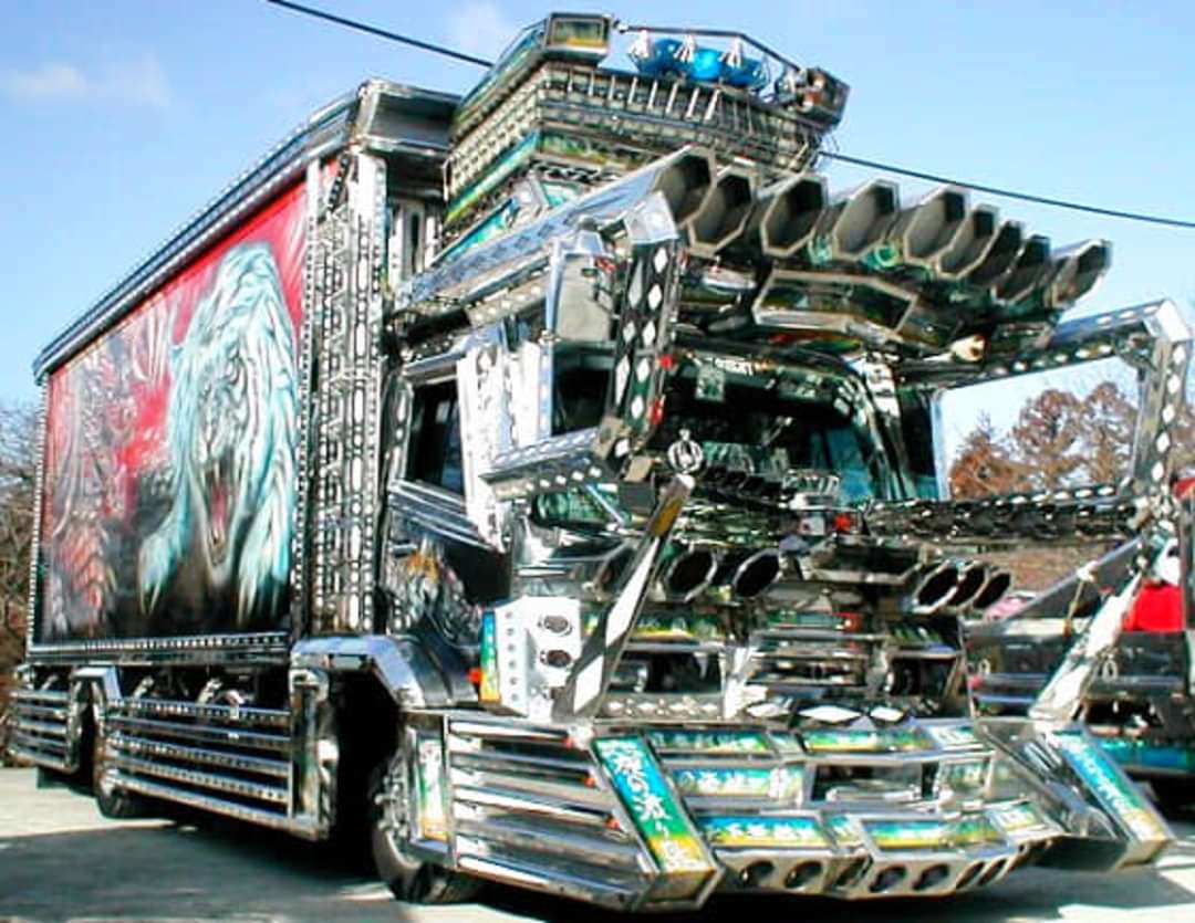 Japanese Dekotora Truck r/WeirdWheels