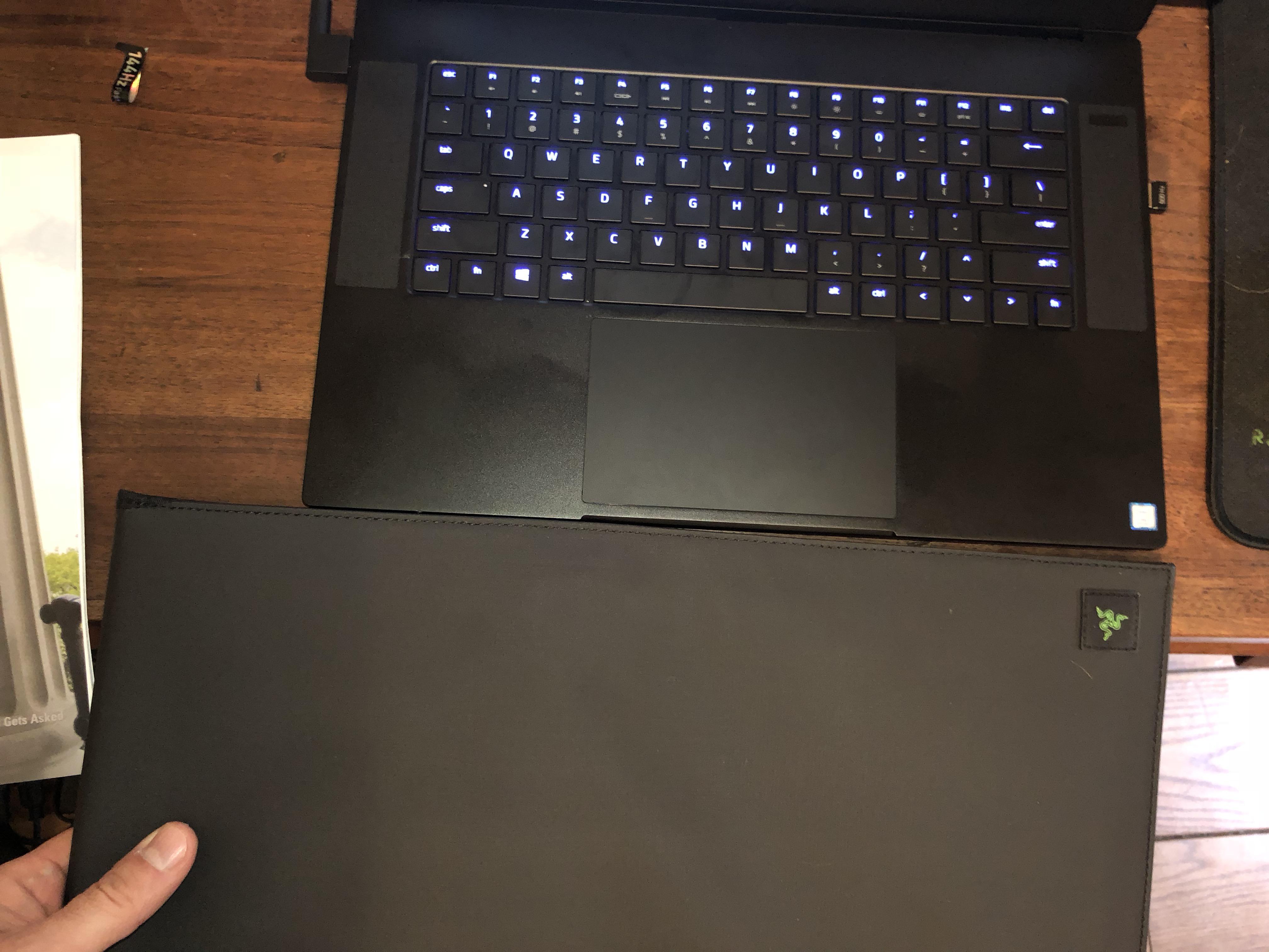 The Razer 15.6” notebook sleeve is stupidly huge and doesn’t fit in