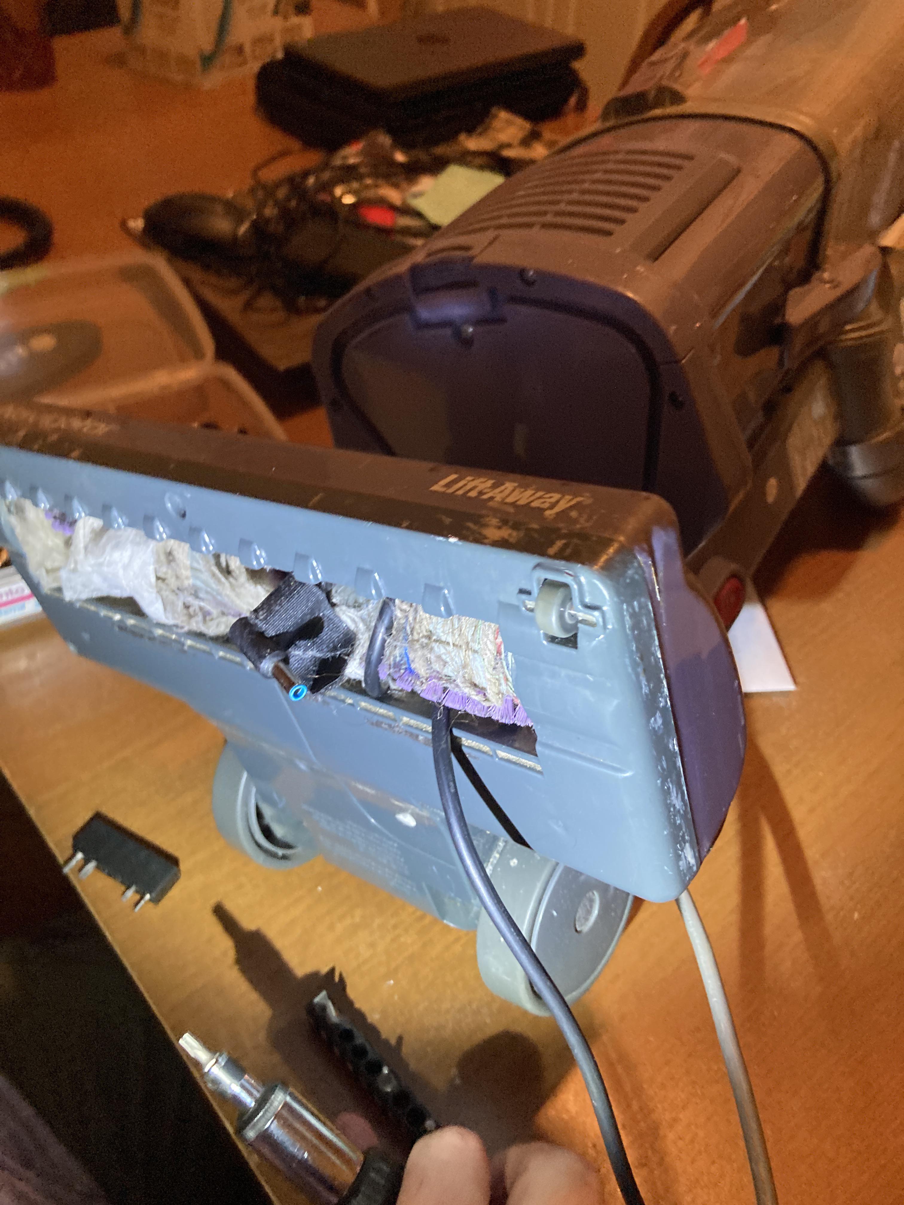 Whelp thats my laptop charger. In my vaccum. r/Wellthatsucks