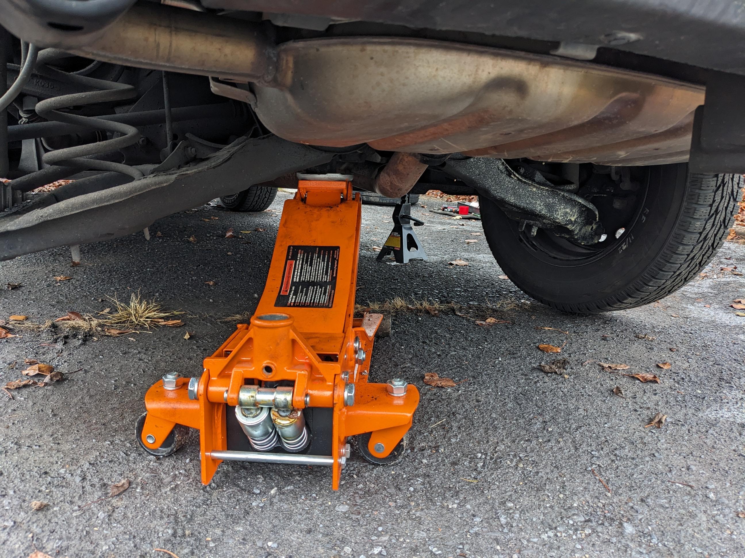 Help with Floor Jack stuck under car r/MechanicAdvice