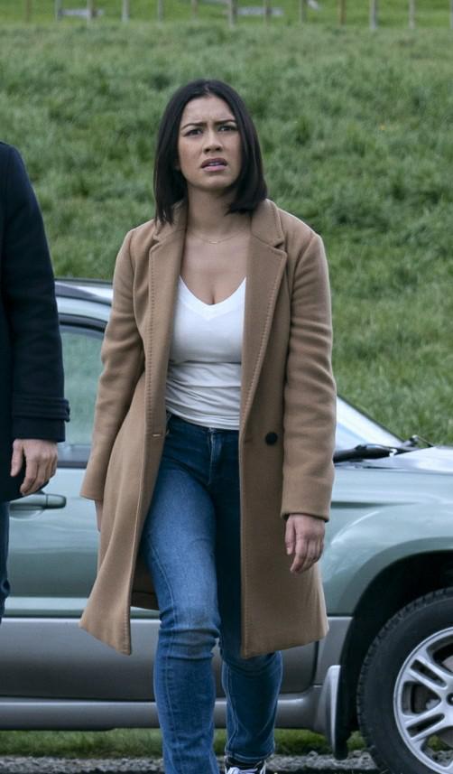 Luciane Buchanan (The Night Agent) : Celebswithbigtits