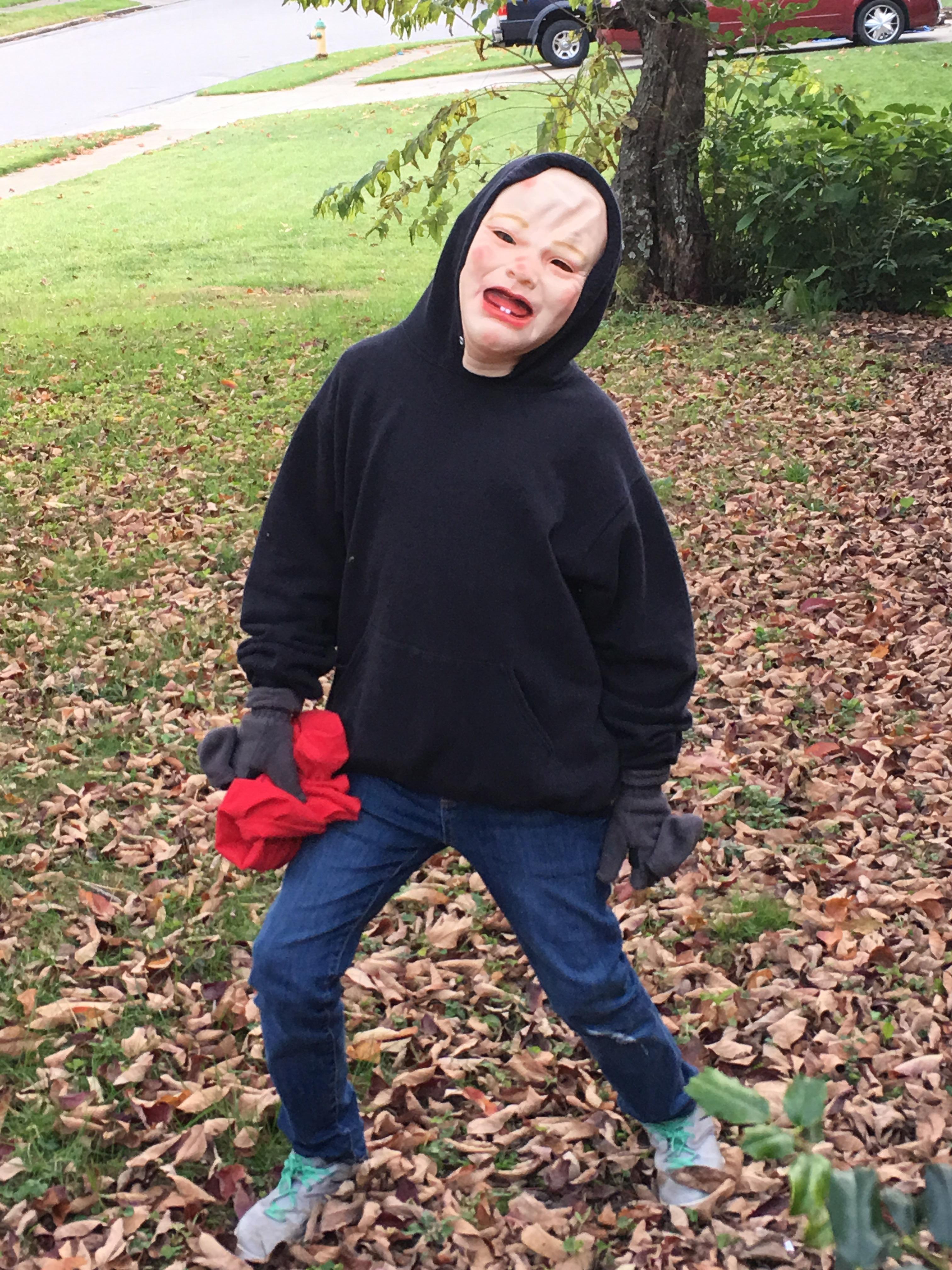 My 6th grade cousin's Halloween costume r/oddlyterrifying
