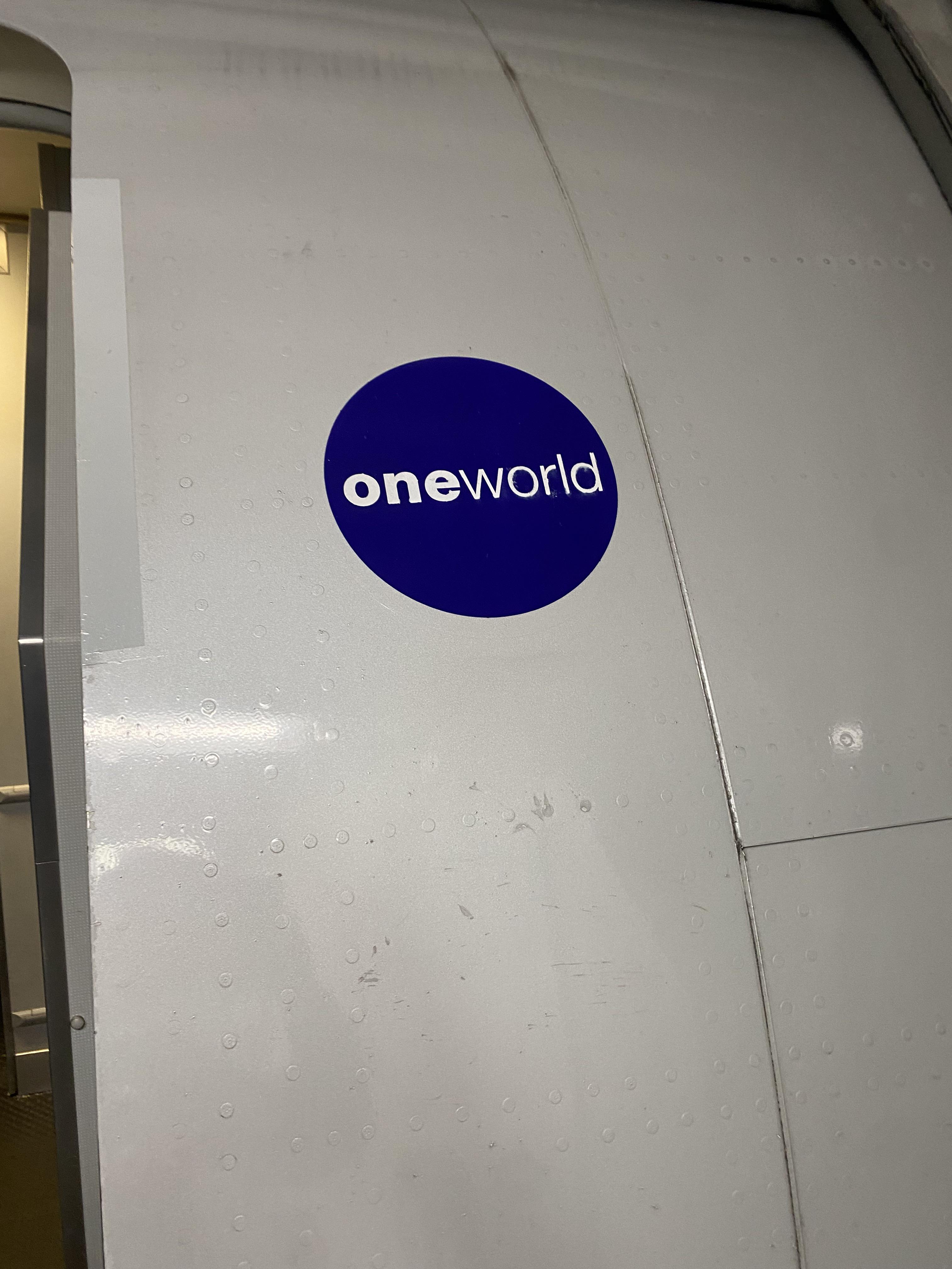 American Airlines support 1️⃣world r/joeyy