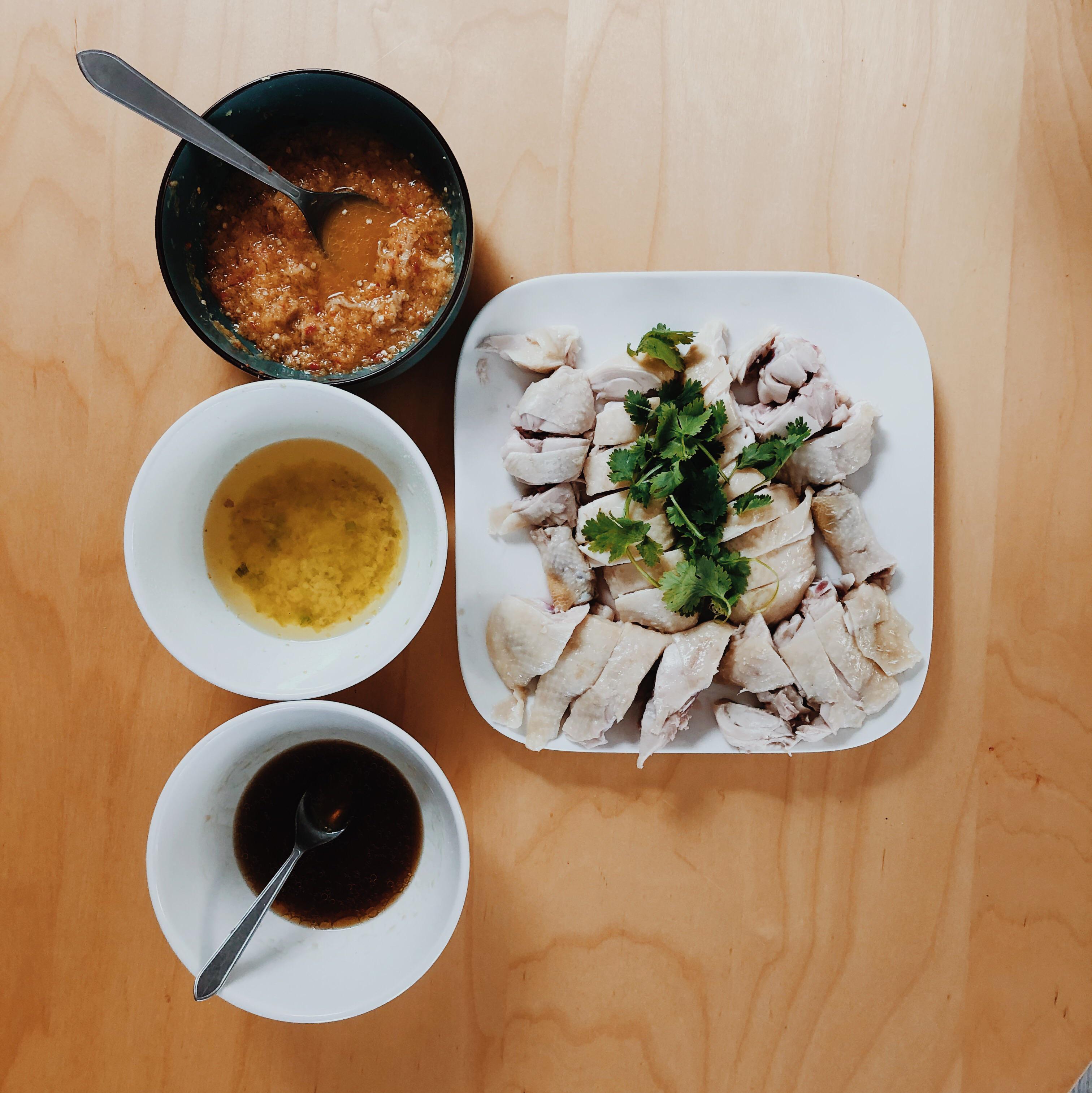 [Homemade] Hainanese chicken with dipping sauces r/food