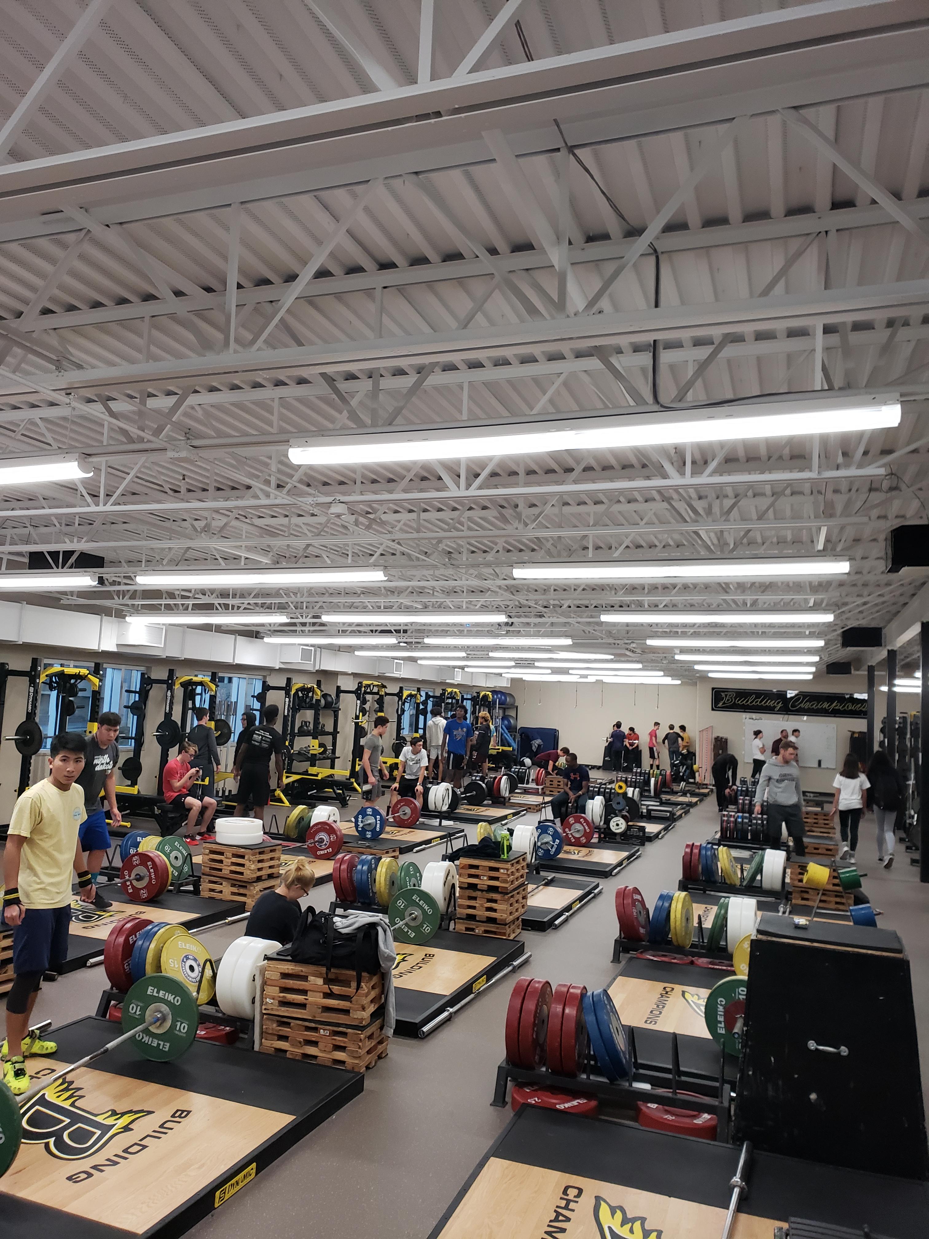My high school weightroom r/weightlifting