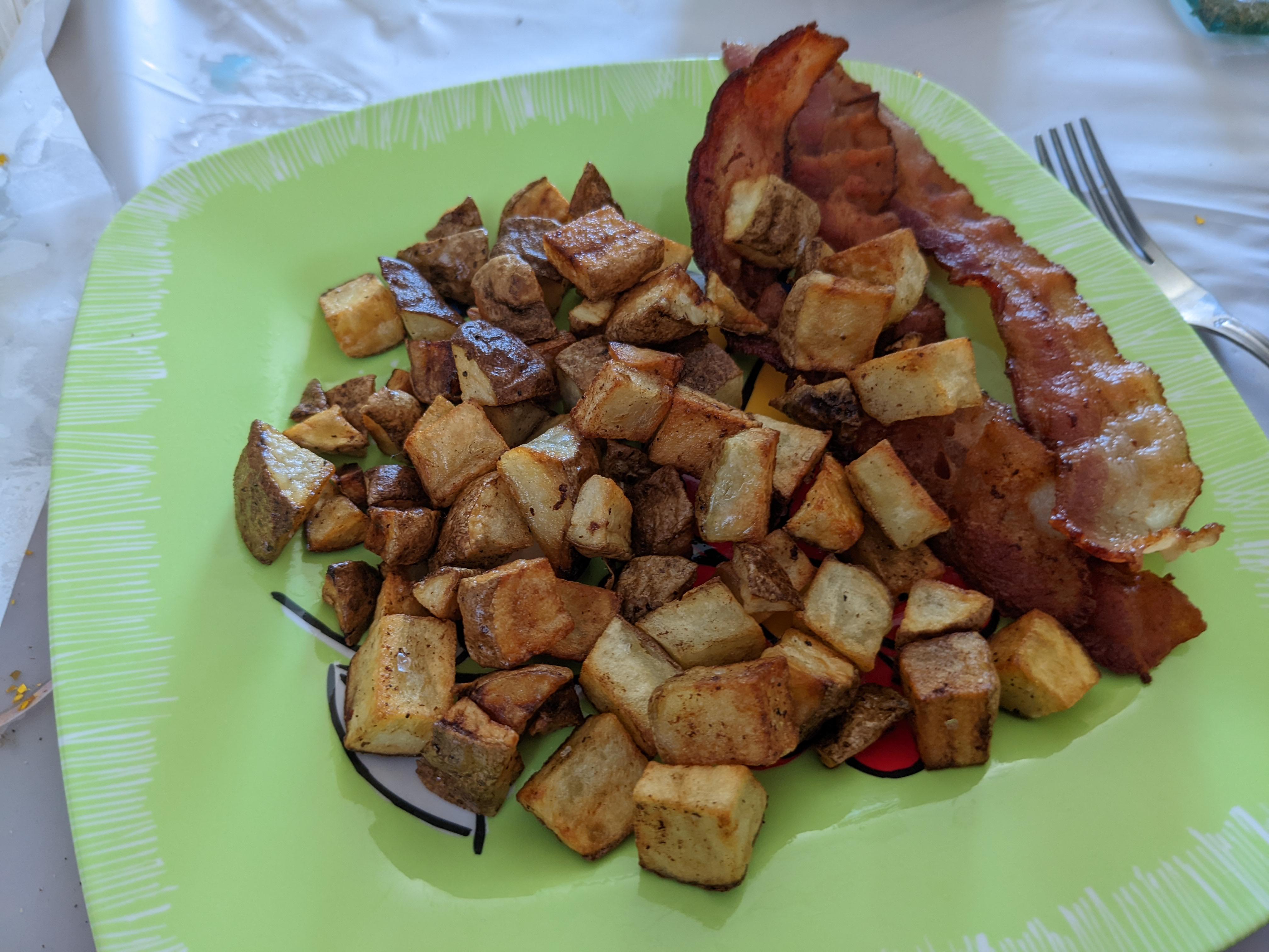 [homemade] Breakfast potatoes fried in bacon grease r/food