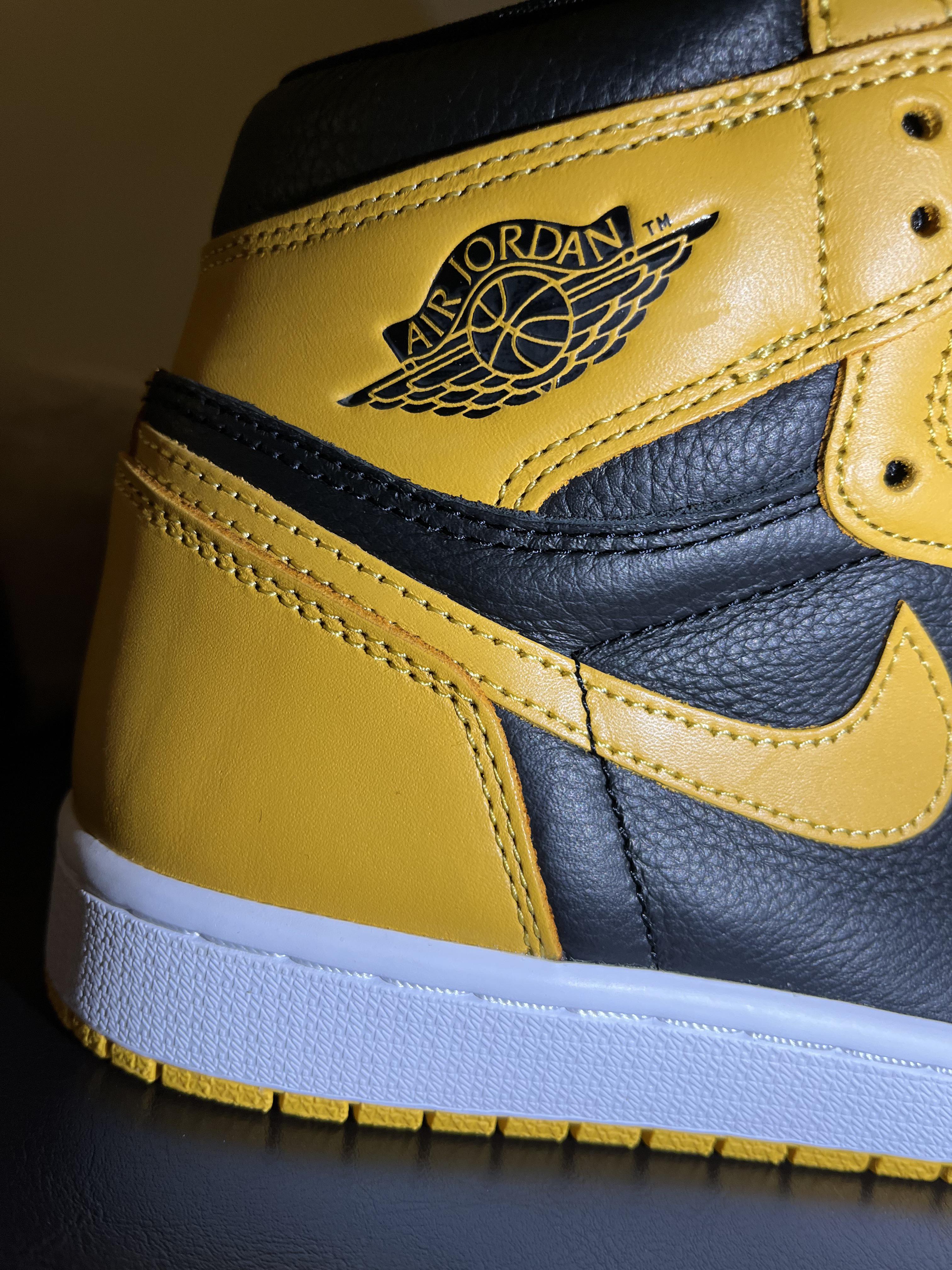 Can anyone tell me how to clean the Air Jordan 1s? Specifically the air