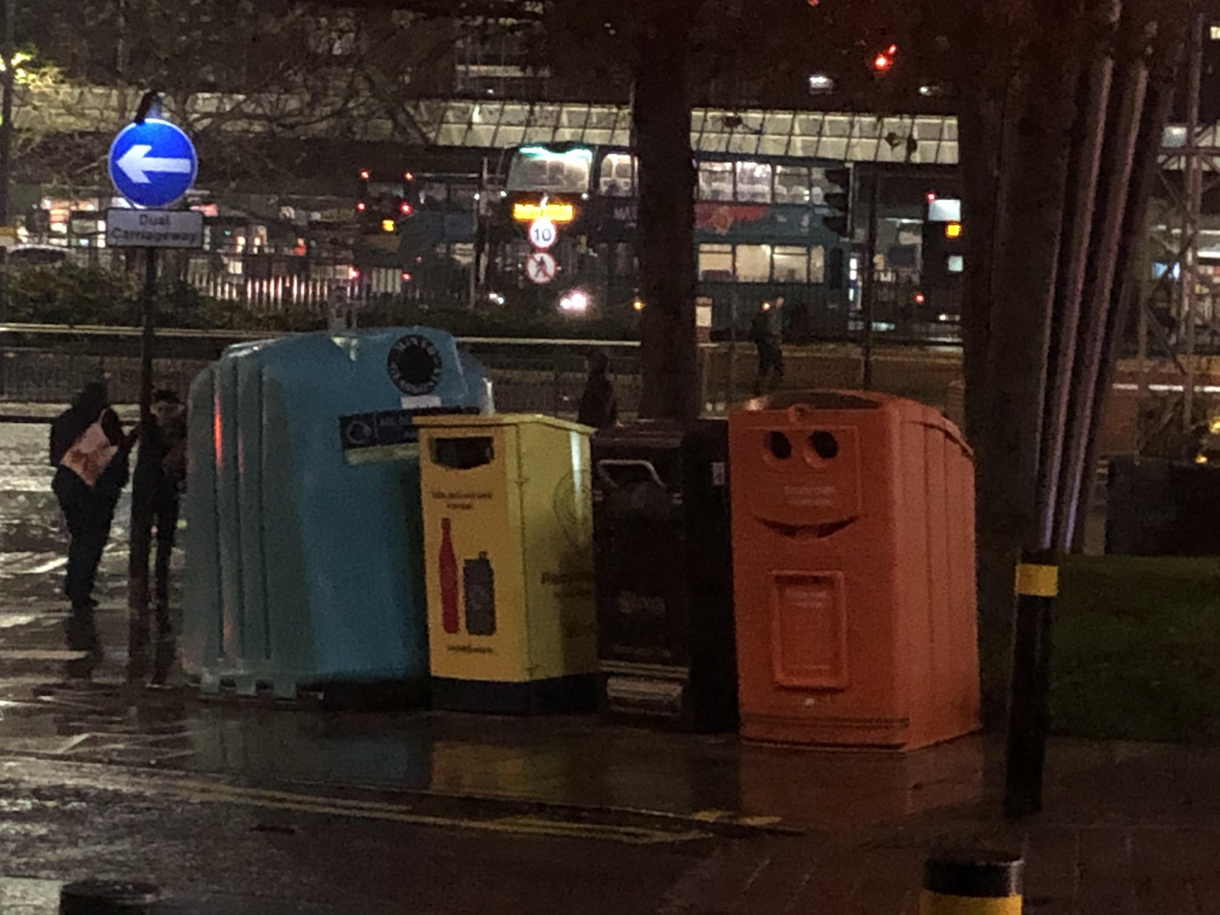 Happy bin r/facesinthings