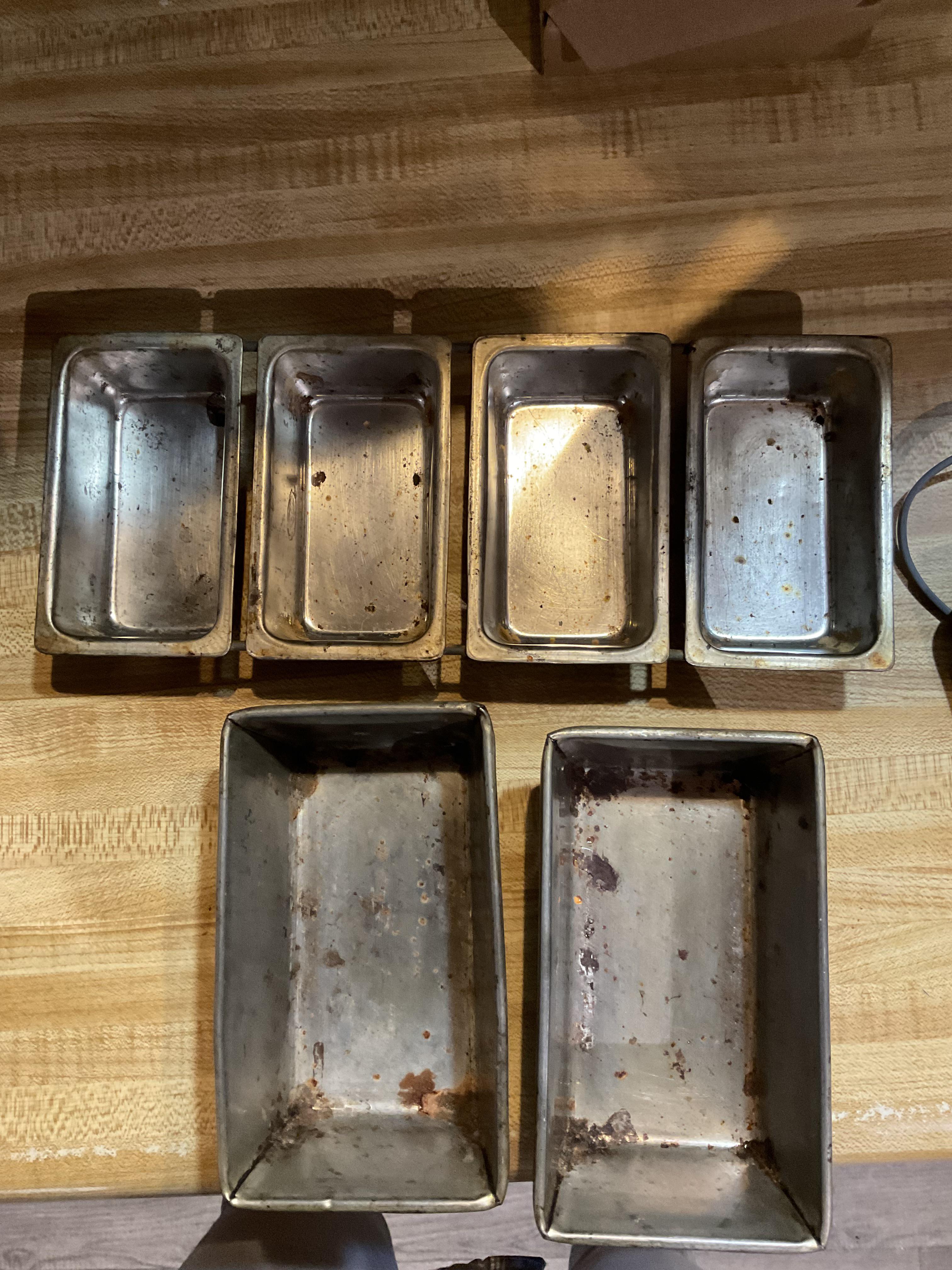 What is the best way to clean these little metal baking pans? r