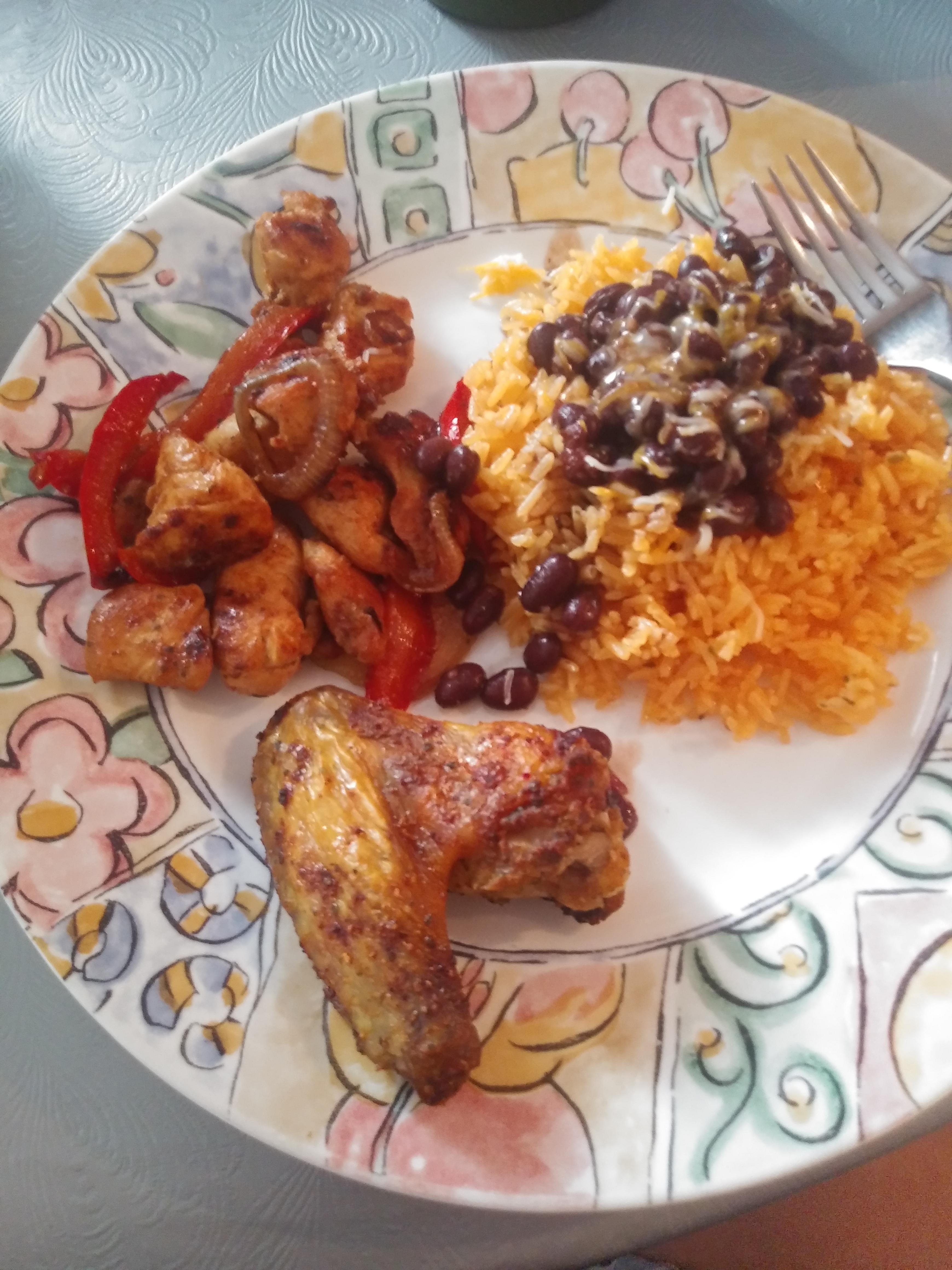 arroz y frijoles con pollo, pimiento y cebolla r/PuertoRicoFood