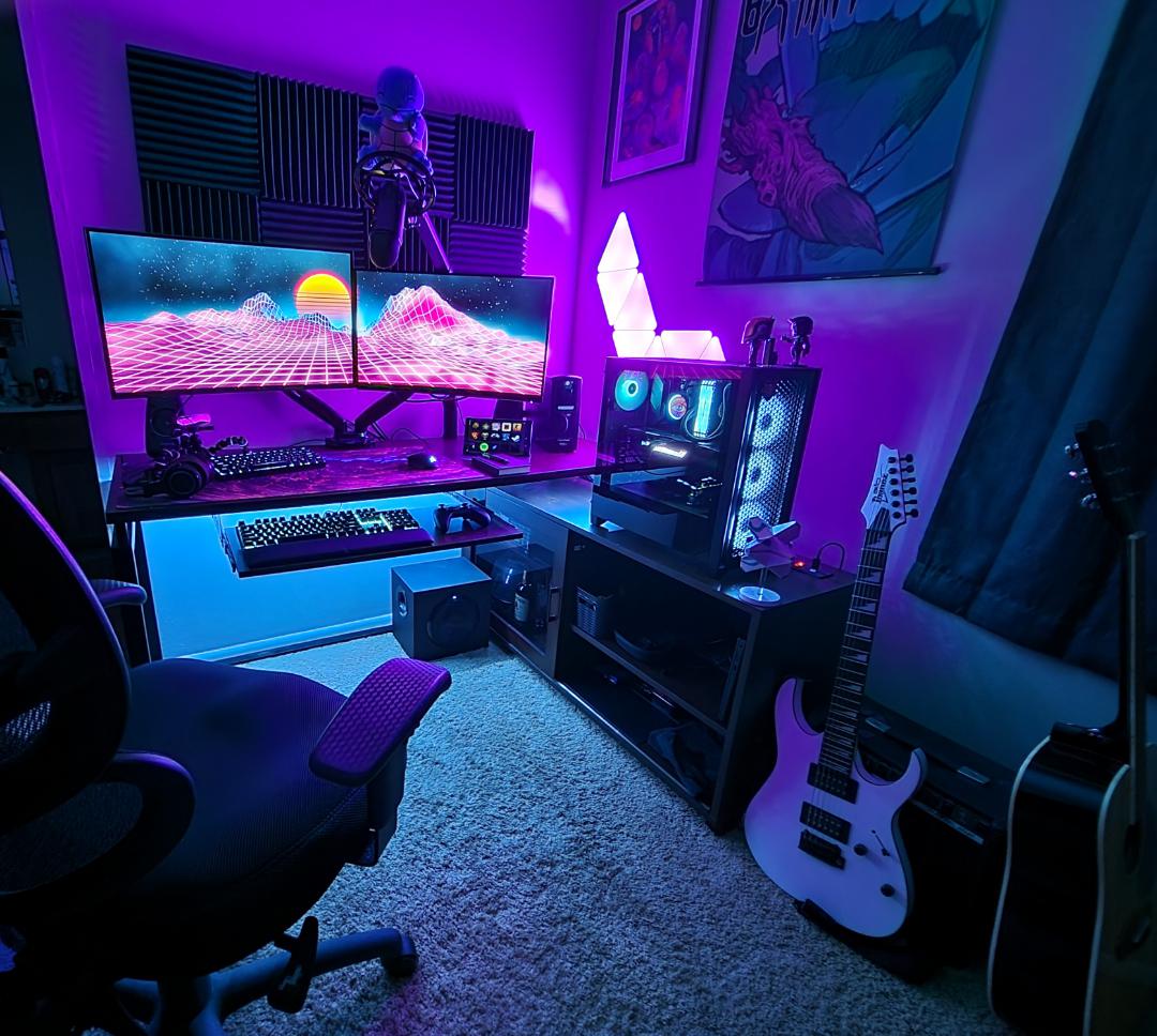 Tried my best with what i had for desk cable management, think I'm