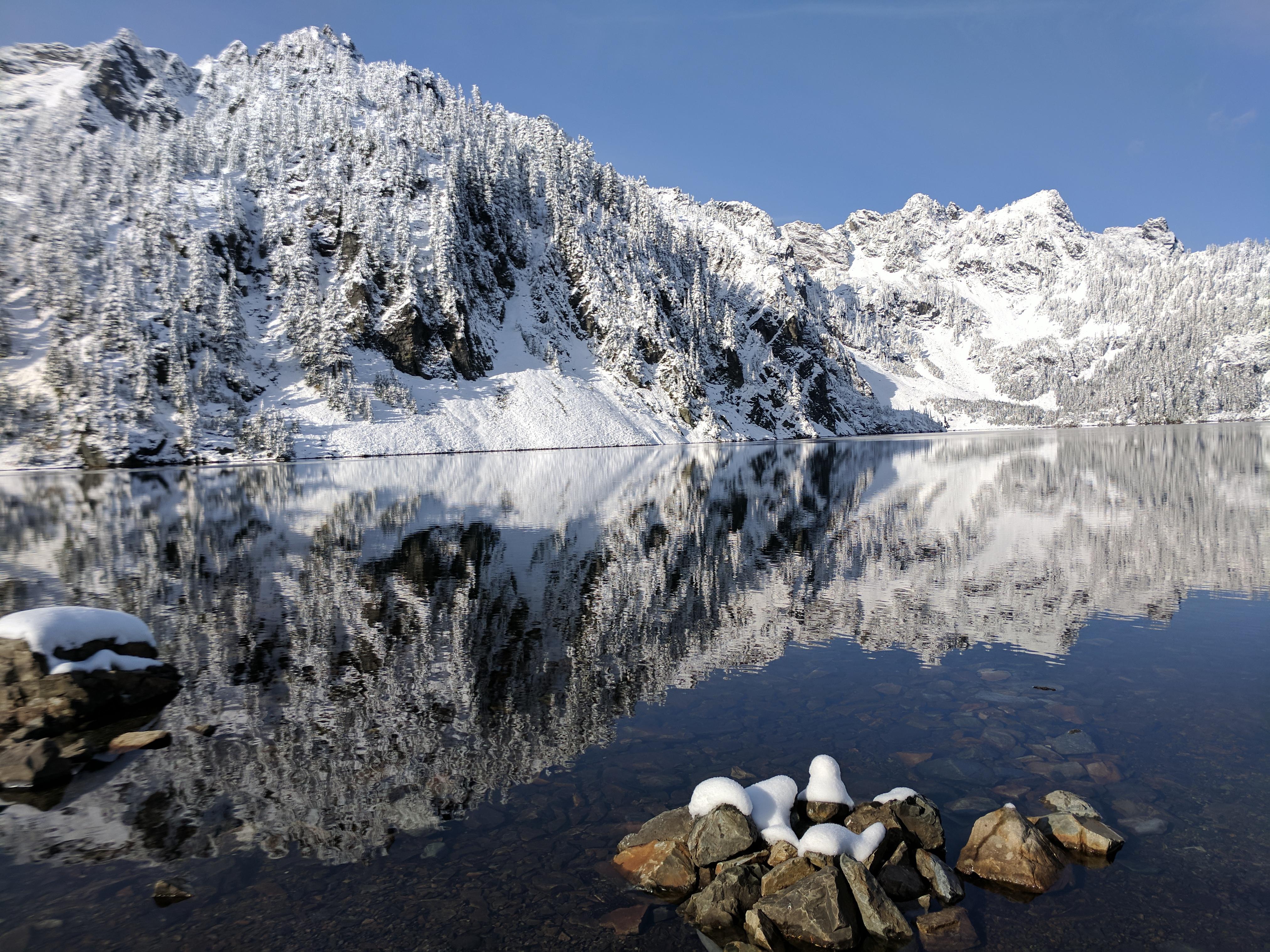 October Winter Wonderland. Snow Lake, Alpine Lakes Wilderness, 101417