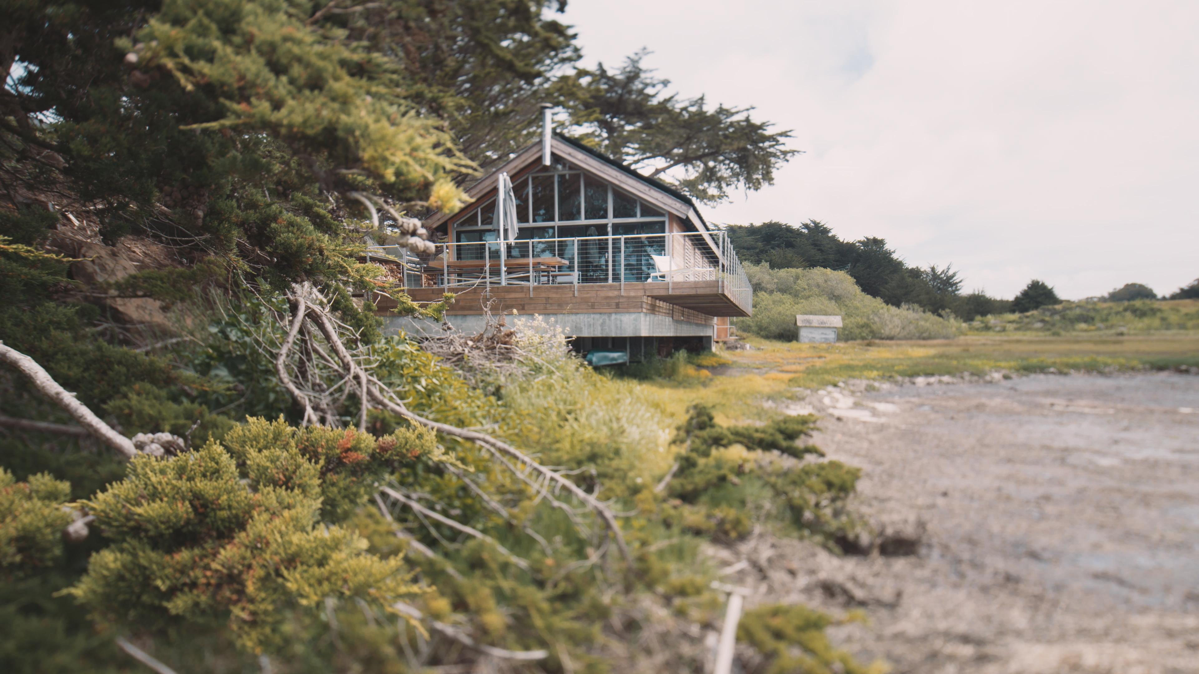Fishing cabin along Bodega Bay, CA [3840 × 2160] [OC] r/CabinPorn
