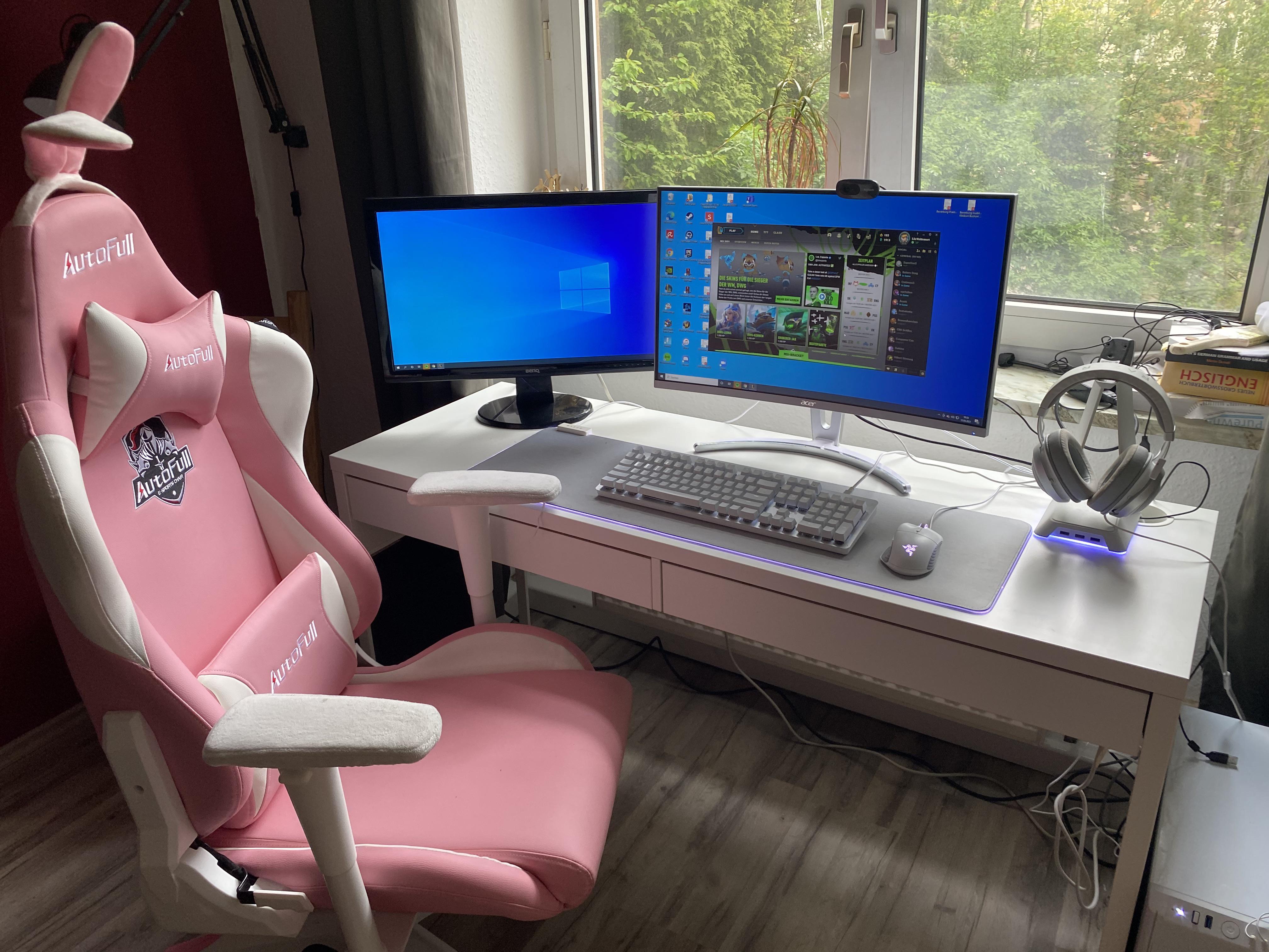 Current set up D kind of regret getting the pink gaming chair with
