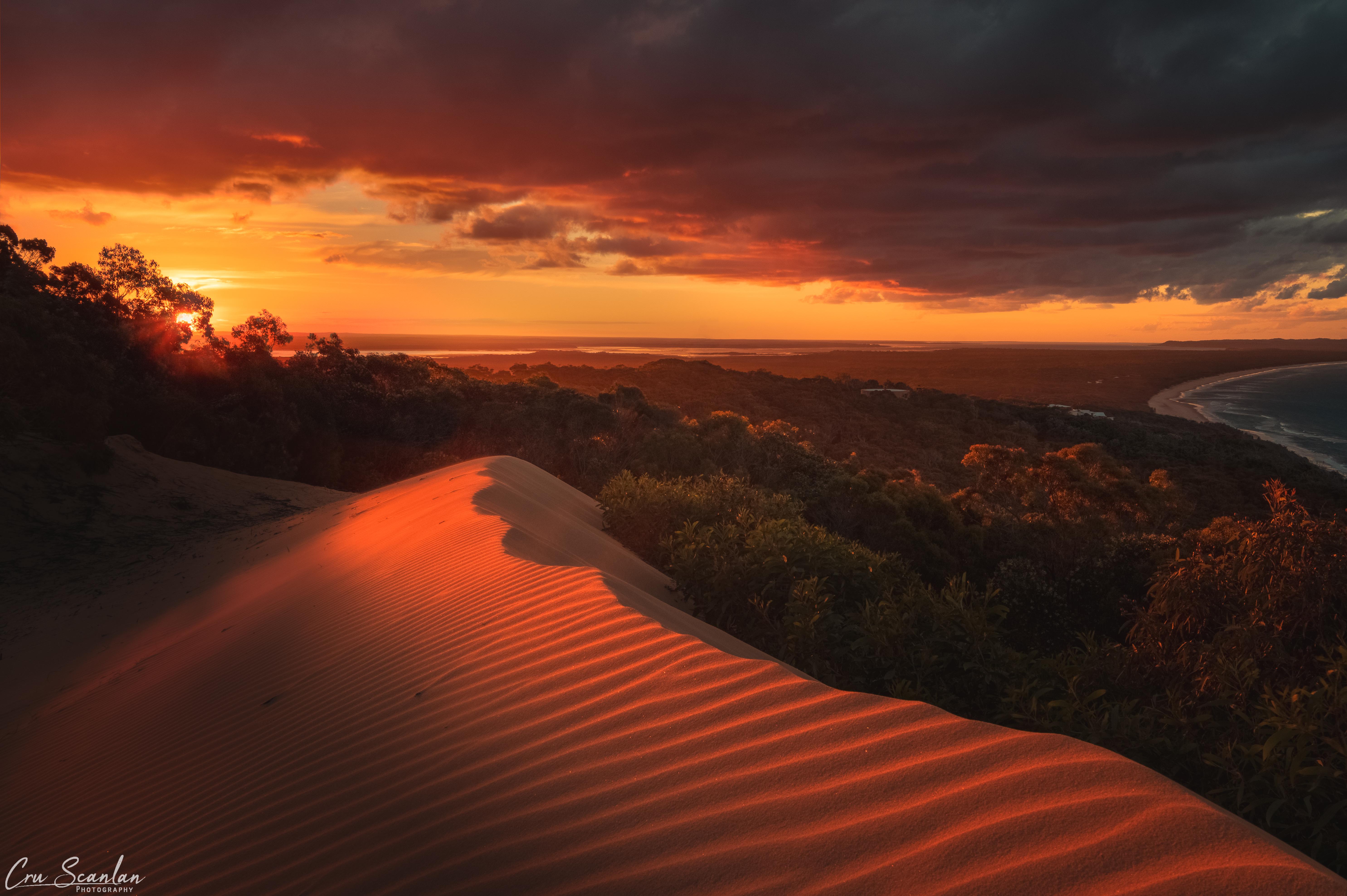 Into The Light Rainbow Beach Australia [OC] [5941x3953] r/EarthPorn