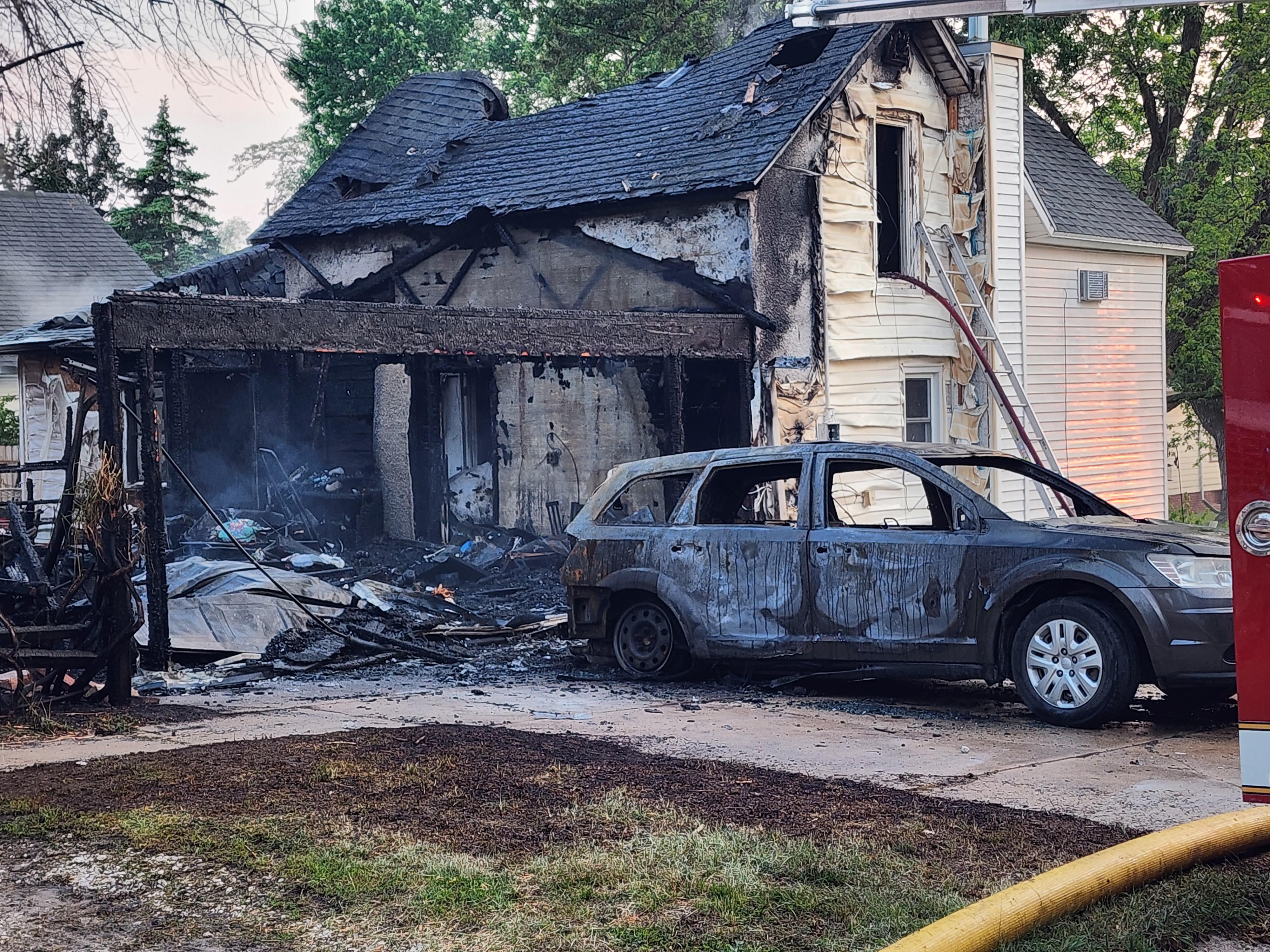 My childhood home burned down today. Everyone is safe. r/pics