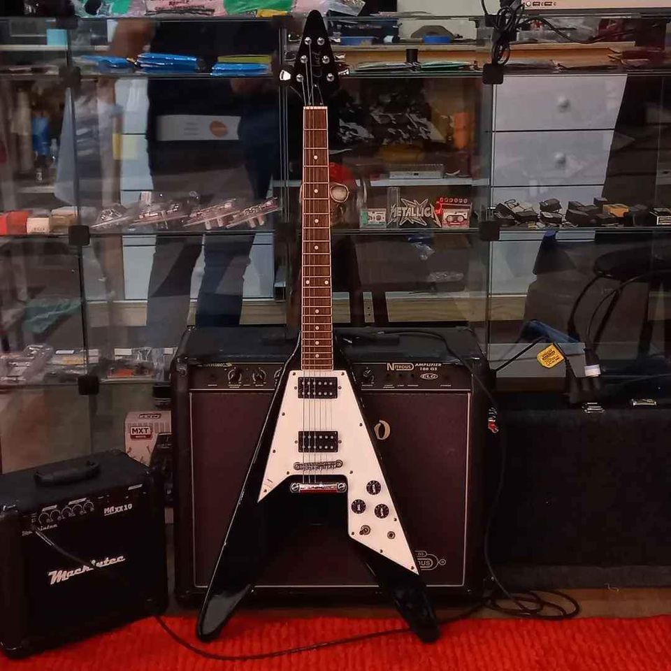 What does solid wood mean? I found this nice looking cheap V and the