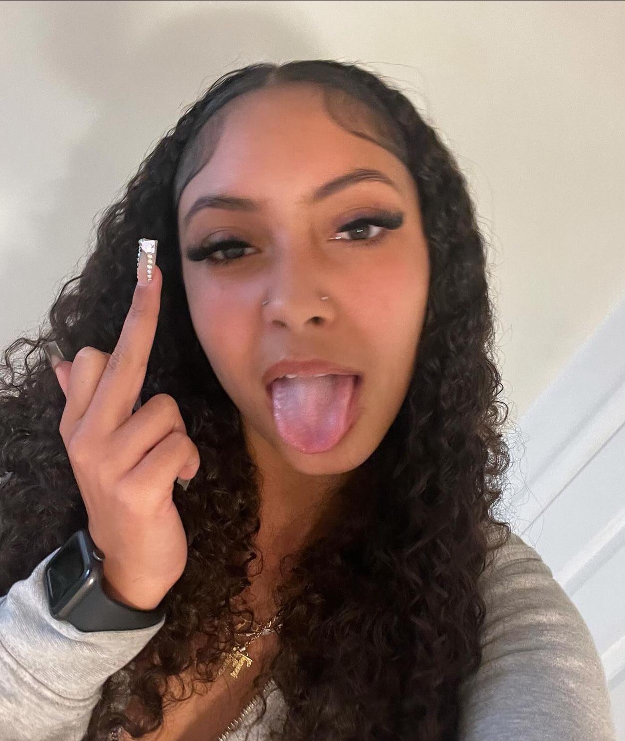 Can someone pls post her shit Ms.different2.0 on TikTok : ebonybaddiez