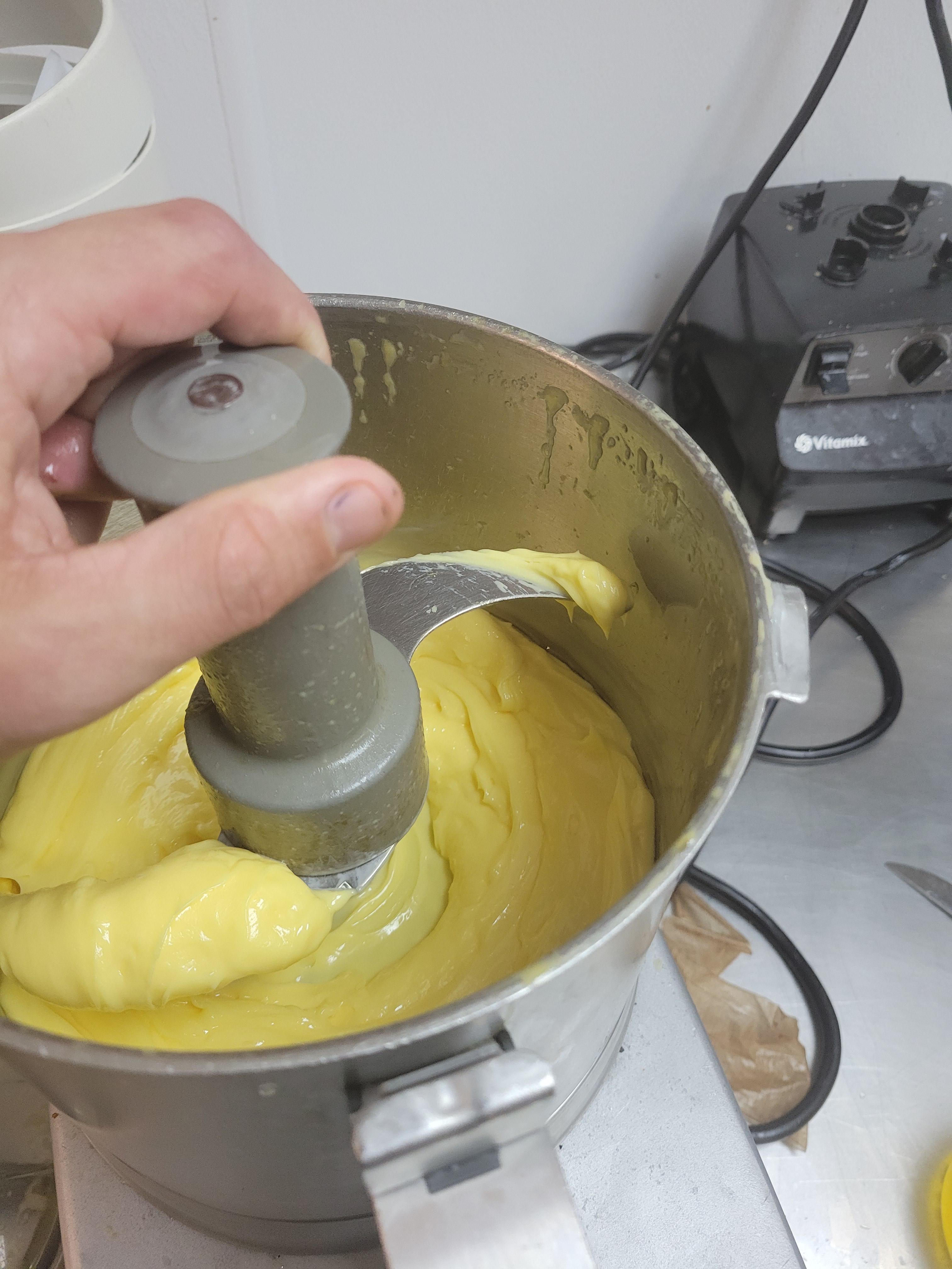 Anyone else make hollandaise is a food processor? r/KitchenConfidential
