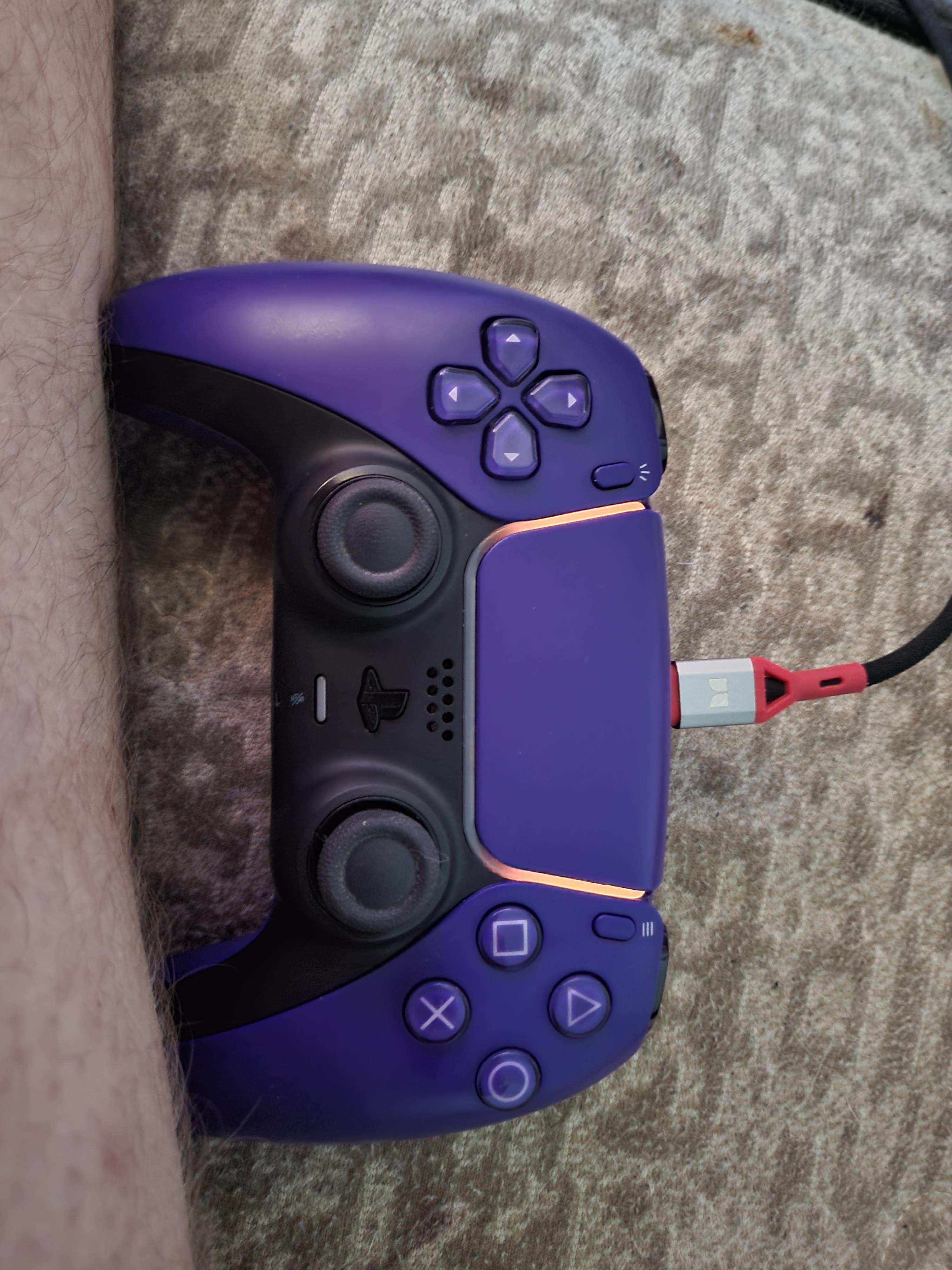 controller help when plugged in it flashes orange once then nothing