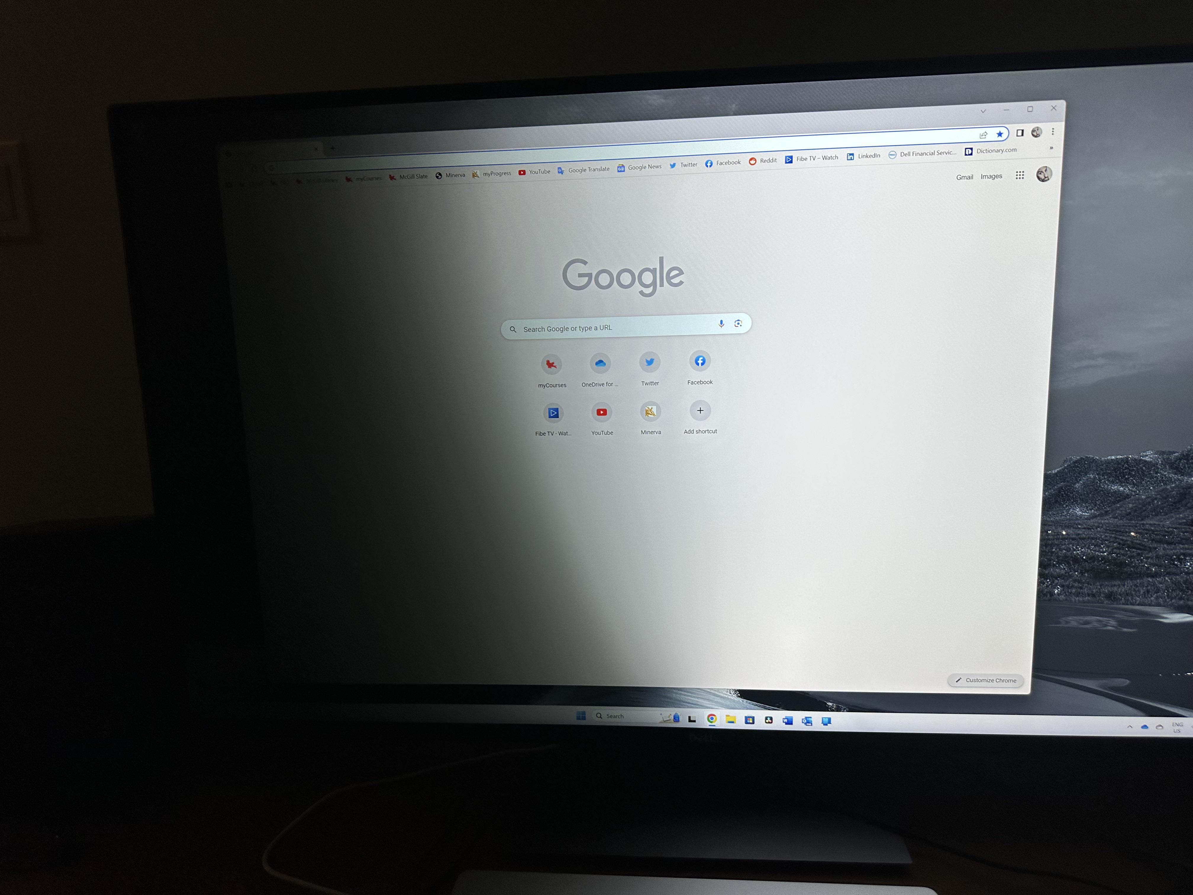 Screen goes half dark U4323Q r/Dell