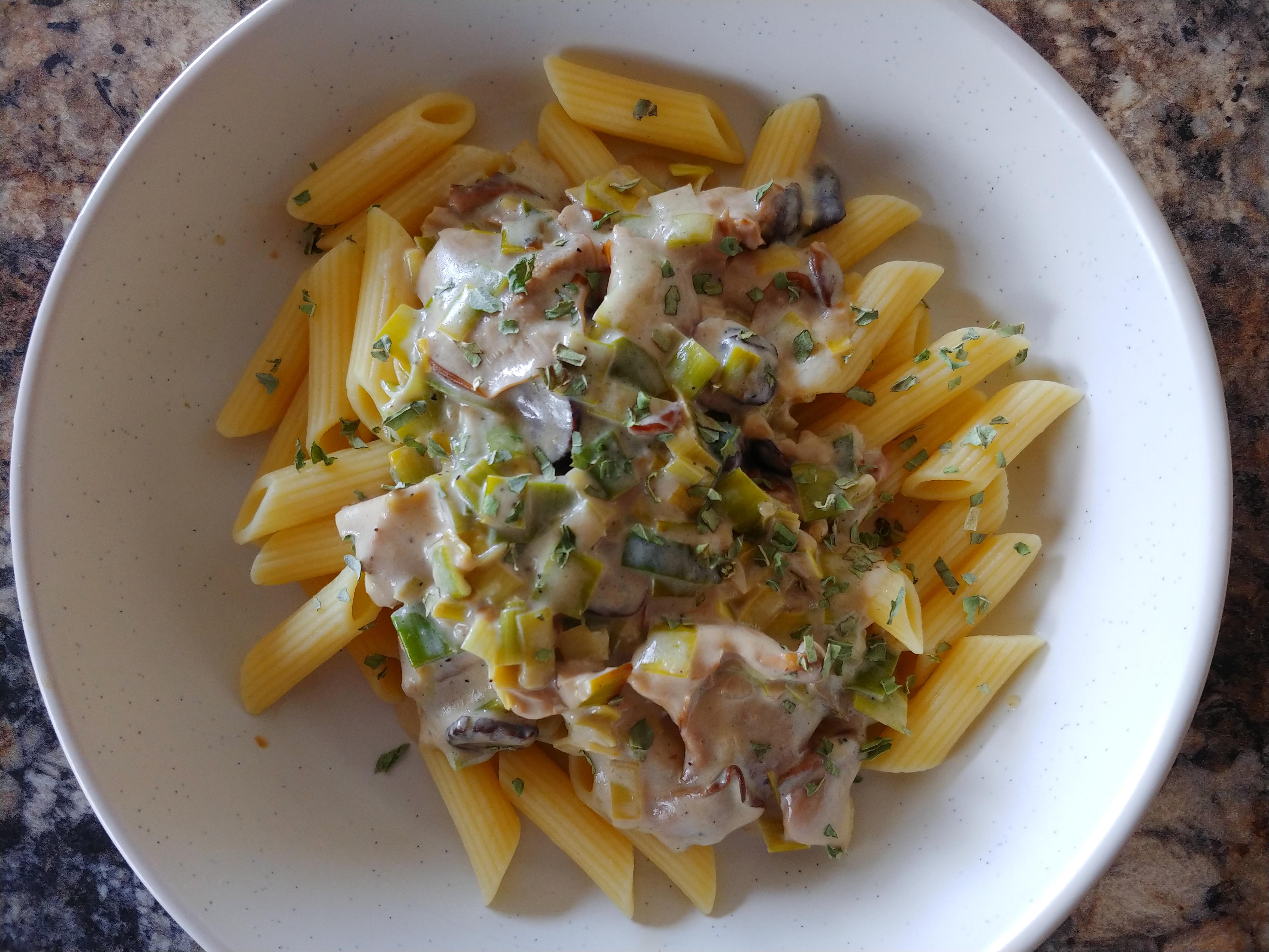 [Homemade] Mushroom, leek, and Basil pasta r/food