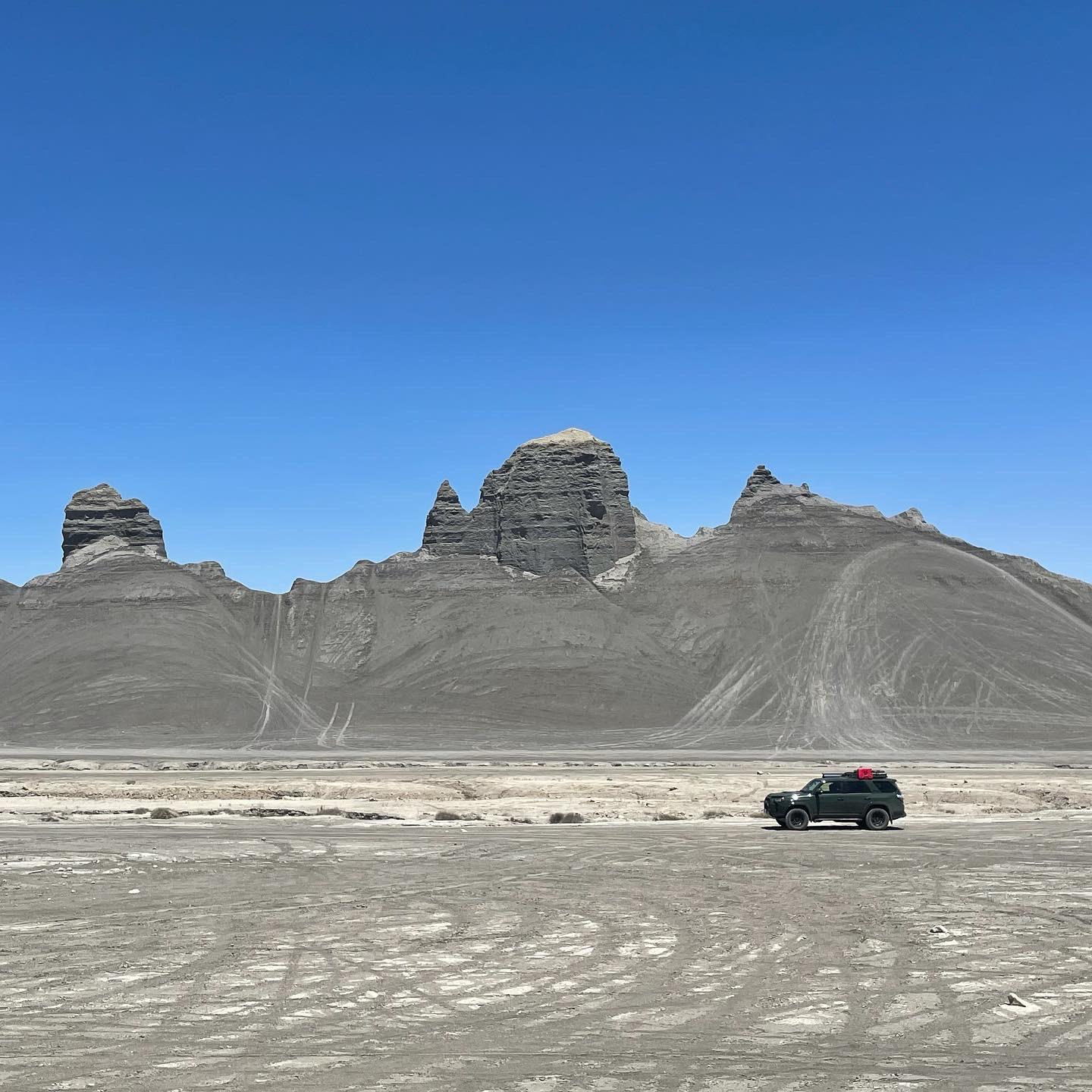Swing arm city, near Hanksville Utah r/4Runner