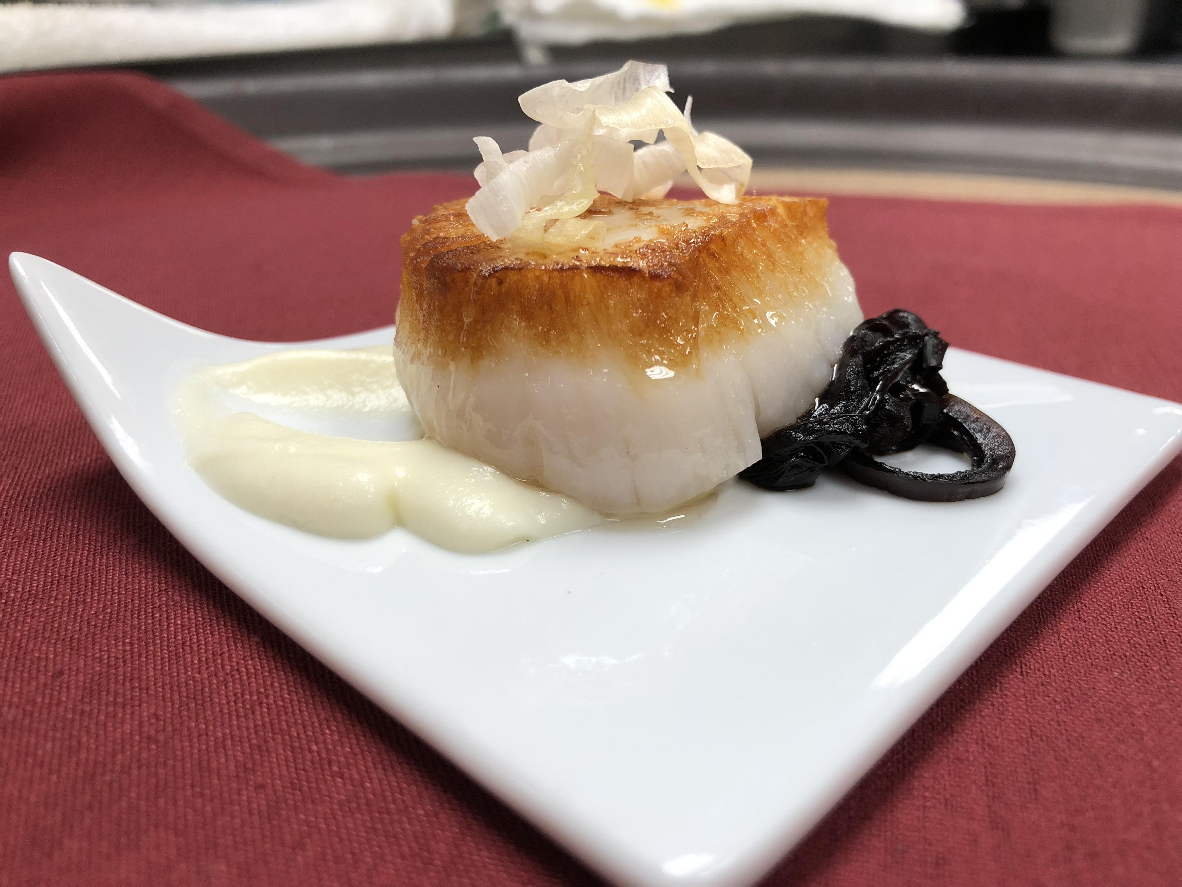 Seared Scallop Crispy fried leeks Balsamic onions cauliflower pure [OC] r/FoodPorn