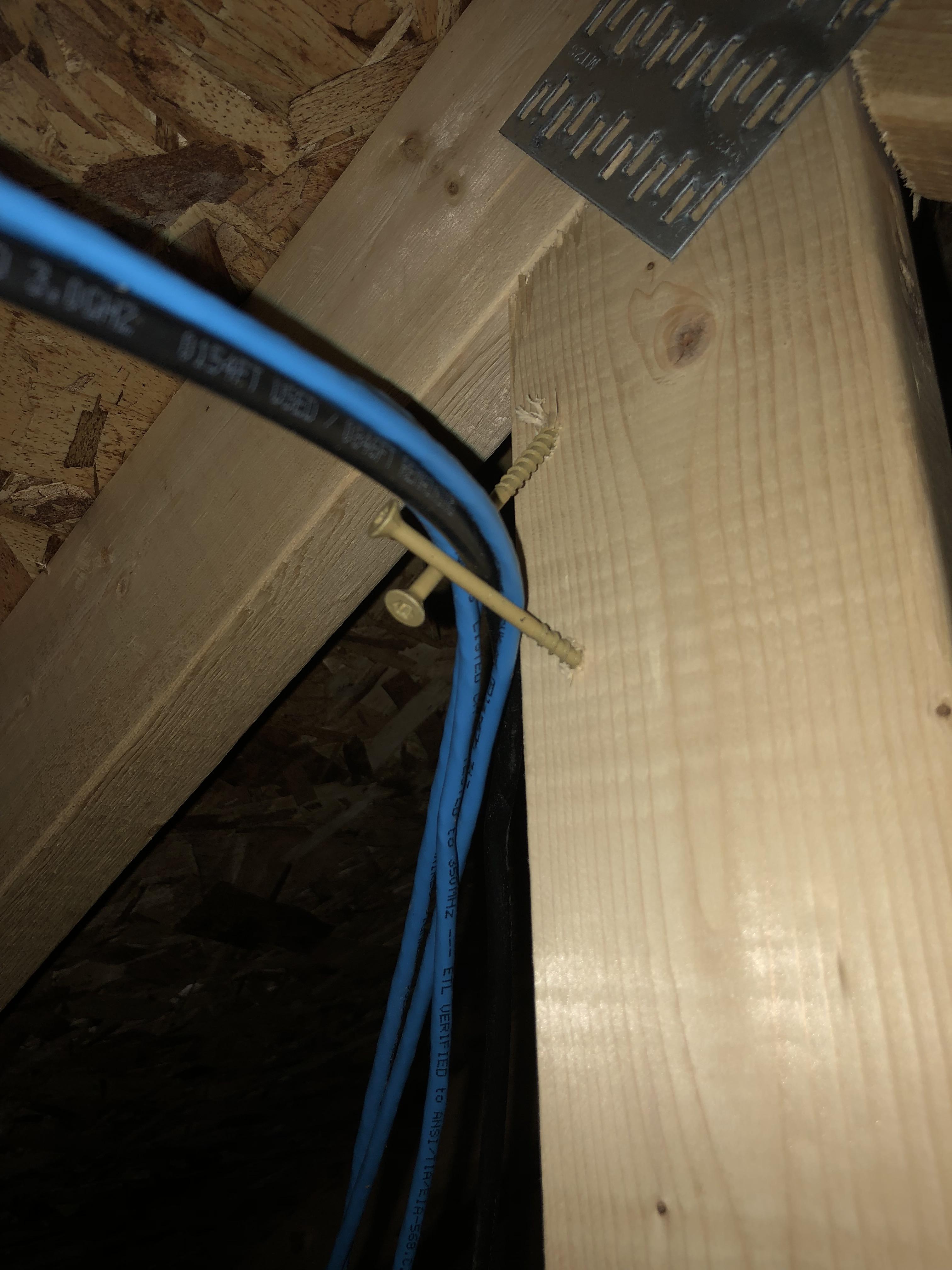 Cheap DIY cable management r/mildlyinteresting