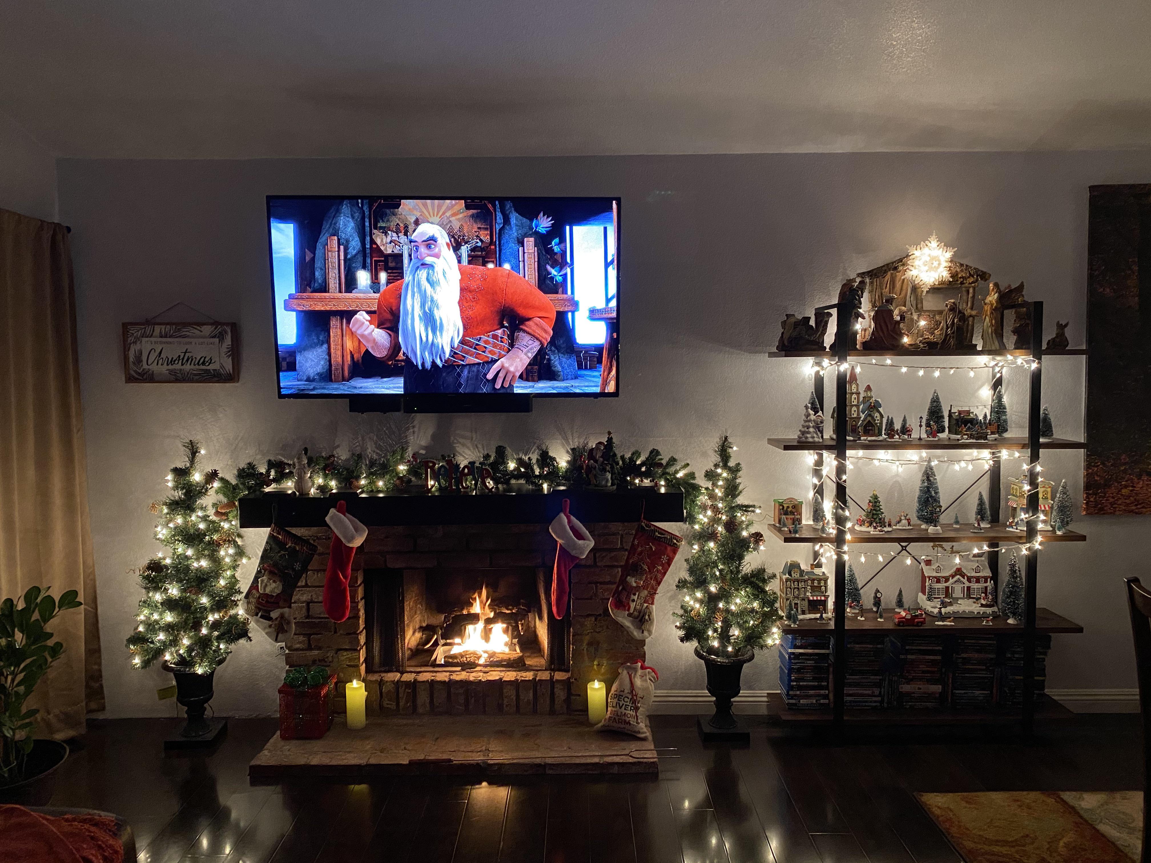 We started decorating! r/christmas