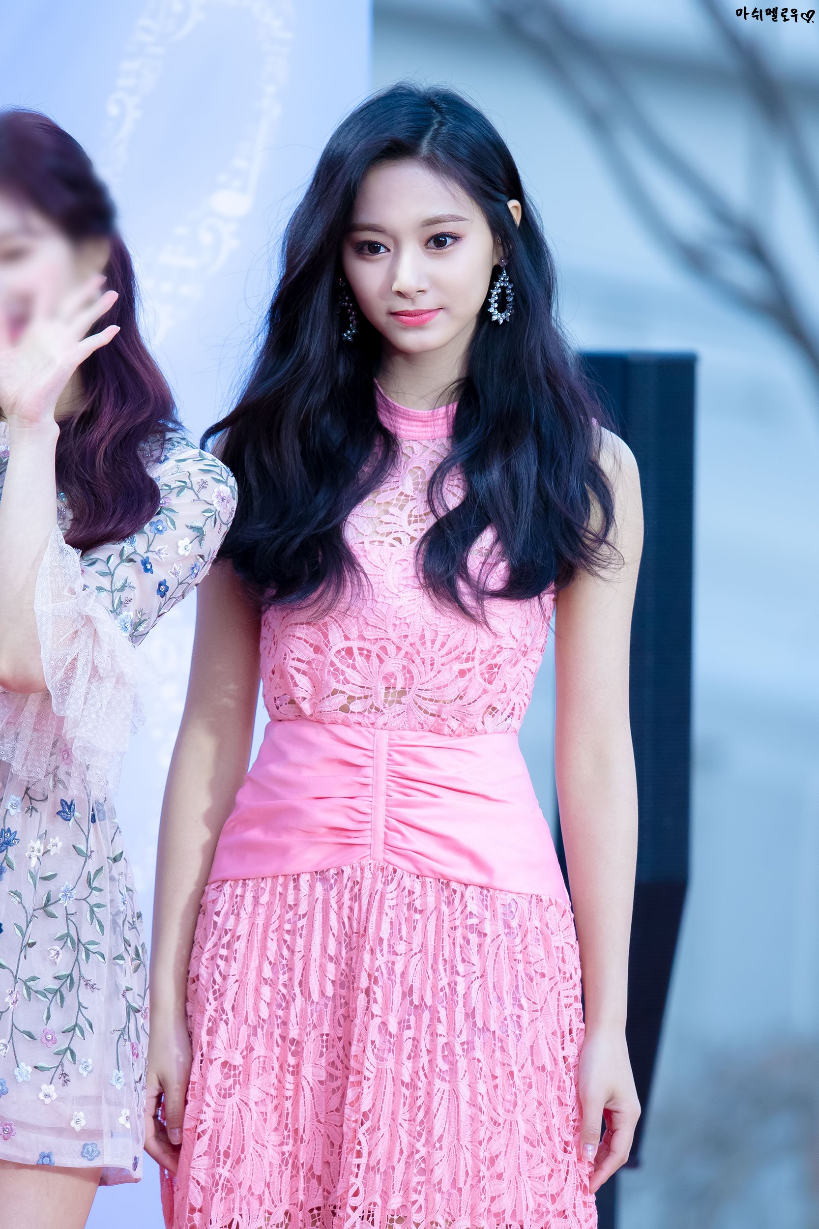 Visual queen Tzuyu (190123) twice