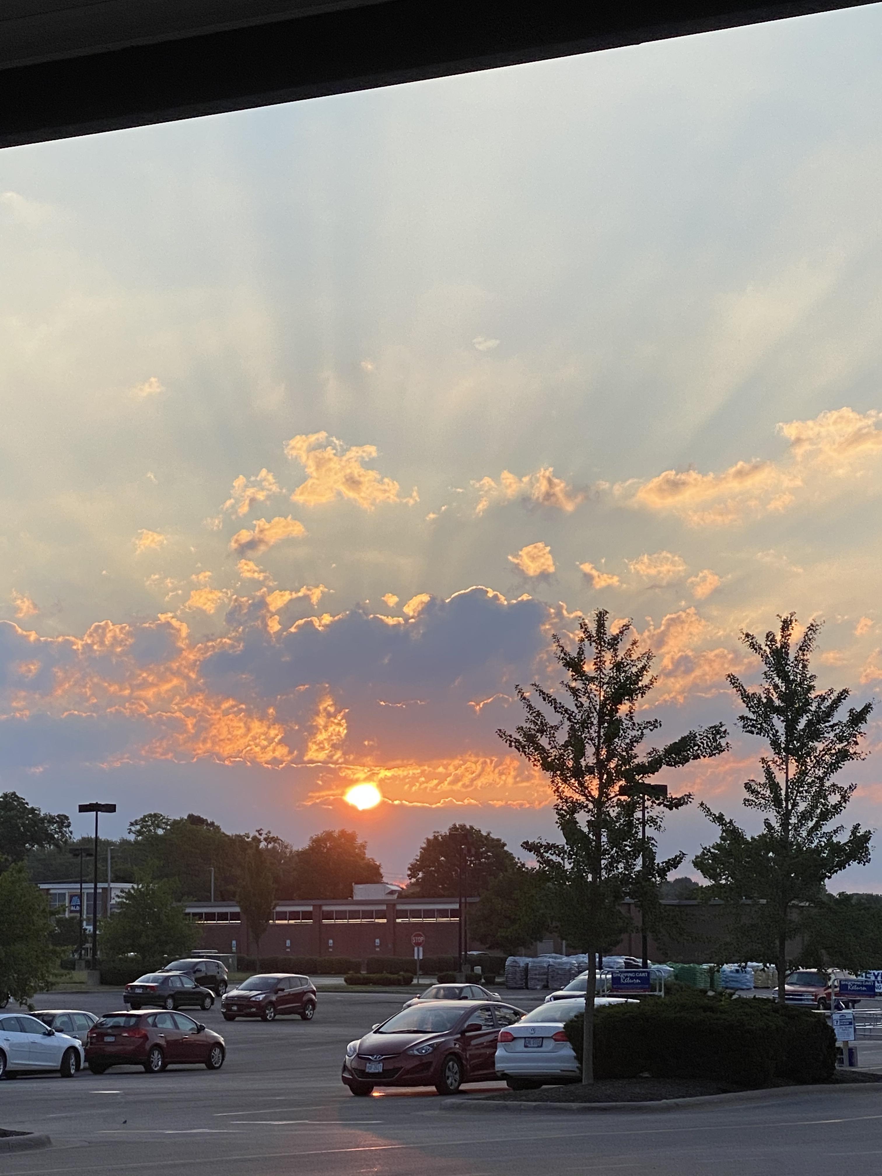 Neat sunrise in Ohio before its 92 degrees out! r/sunrise