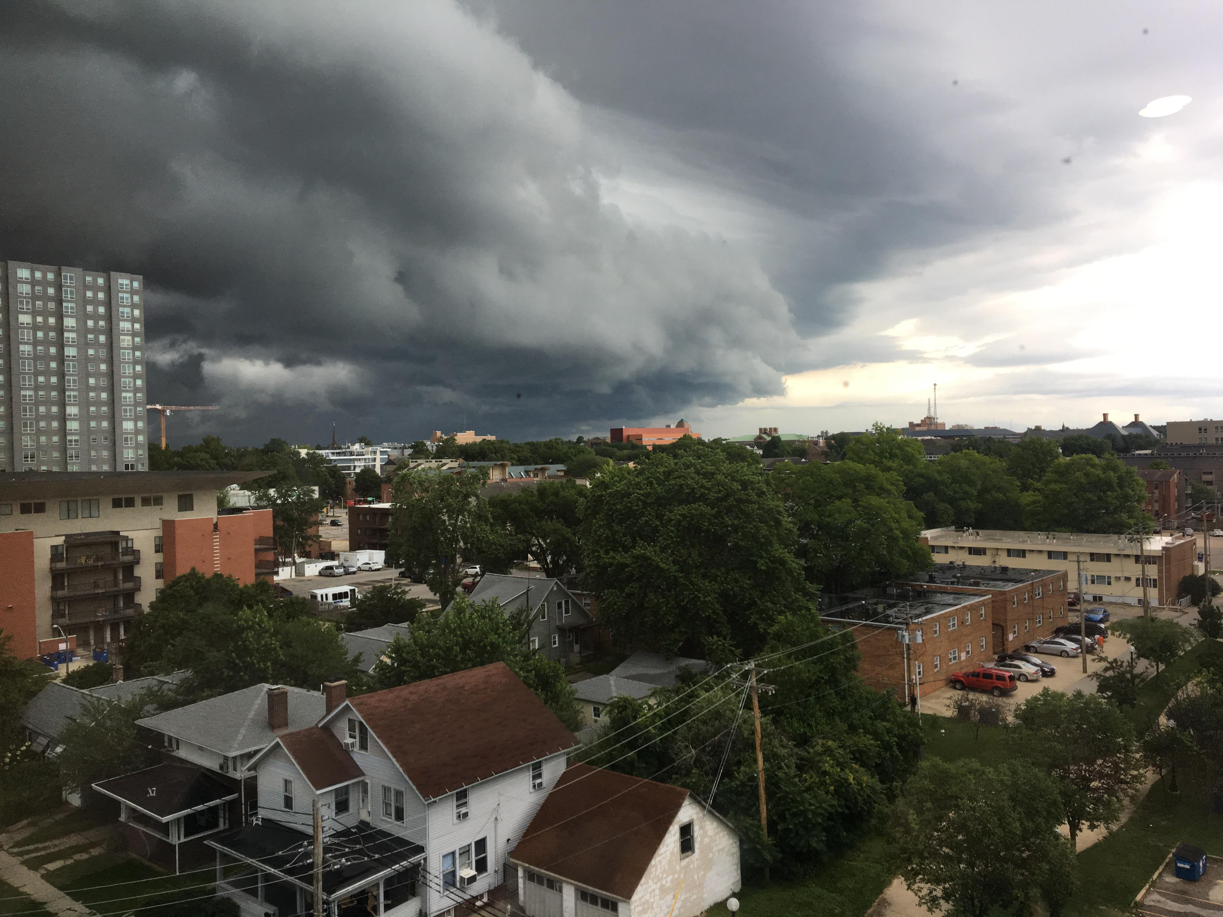 Storm rolling into Champaign, Illinois. 6/19/2018. r/UIUC