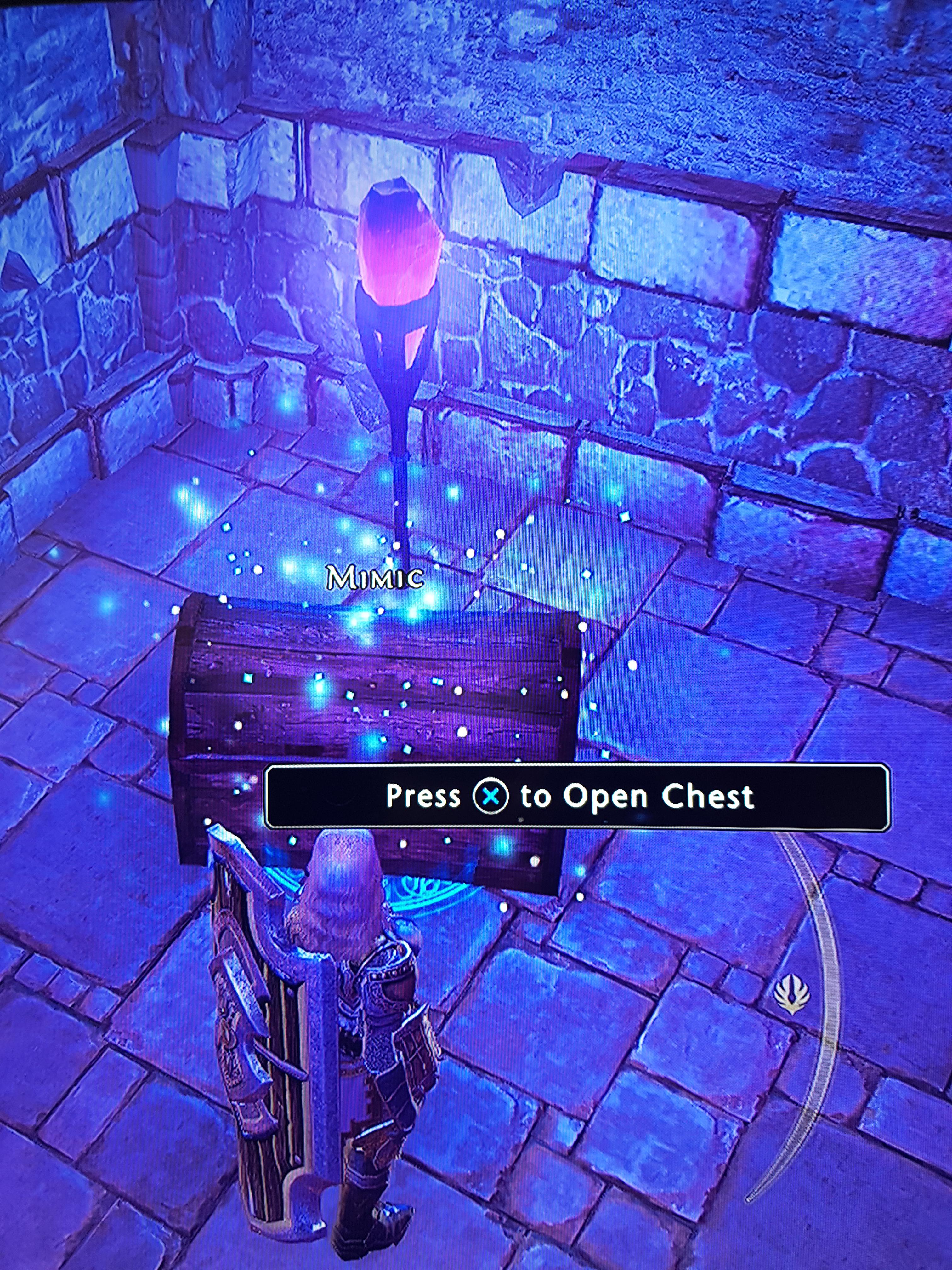 My, my, I wonder what this chest contains. r/Neverwinter