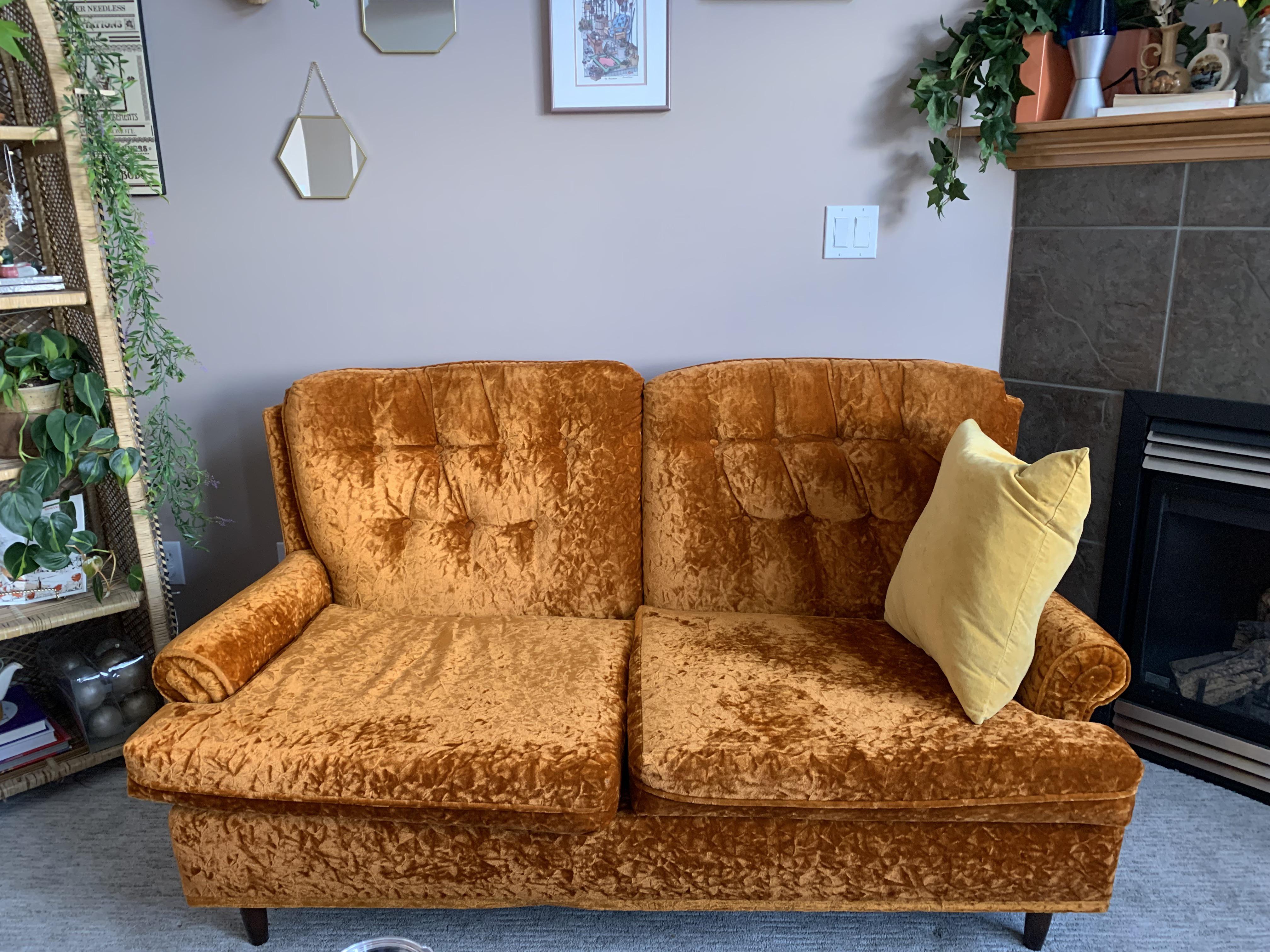 Found your grandmas couch at an estate sale for 15 ThriftStoreHauls