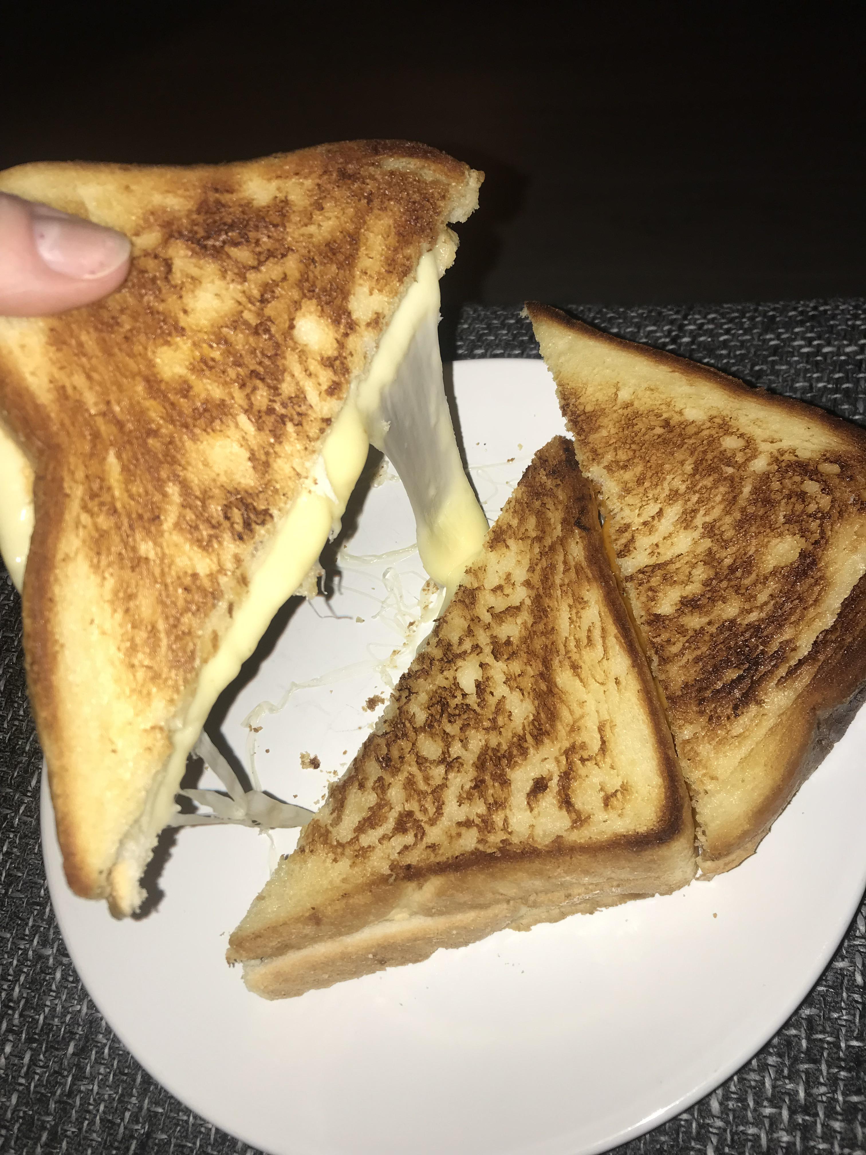 Warburtons Toastie bread Edam on one and Red Leicester on the other. Goddamn. r/grilledcheese