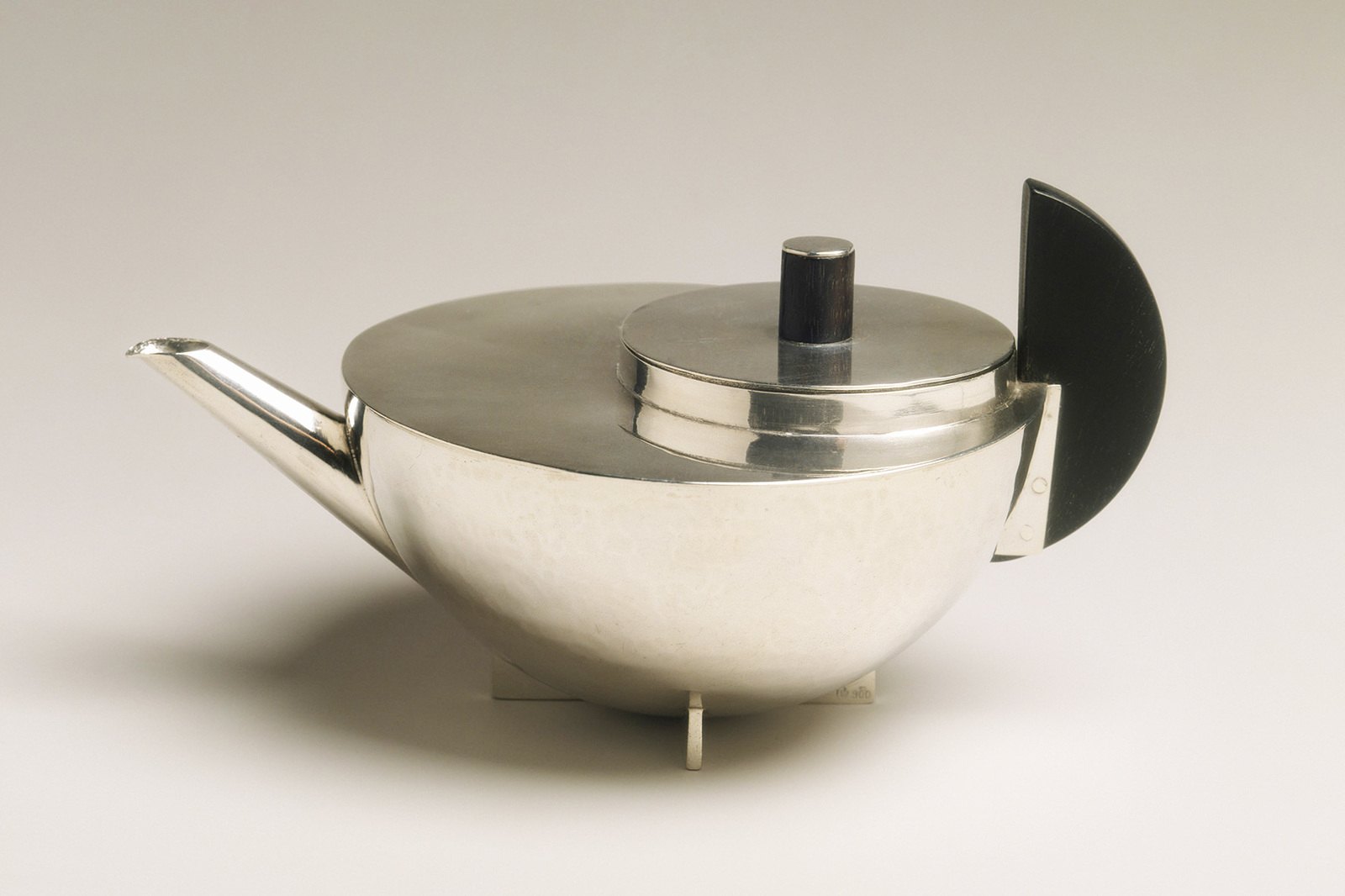 Marianne Brandt Teapot, Bauhaus, 1924 r/DesignPorn