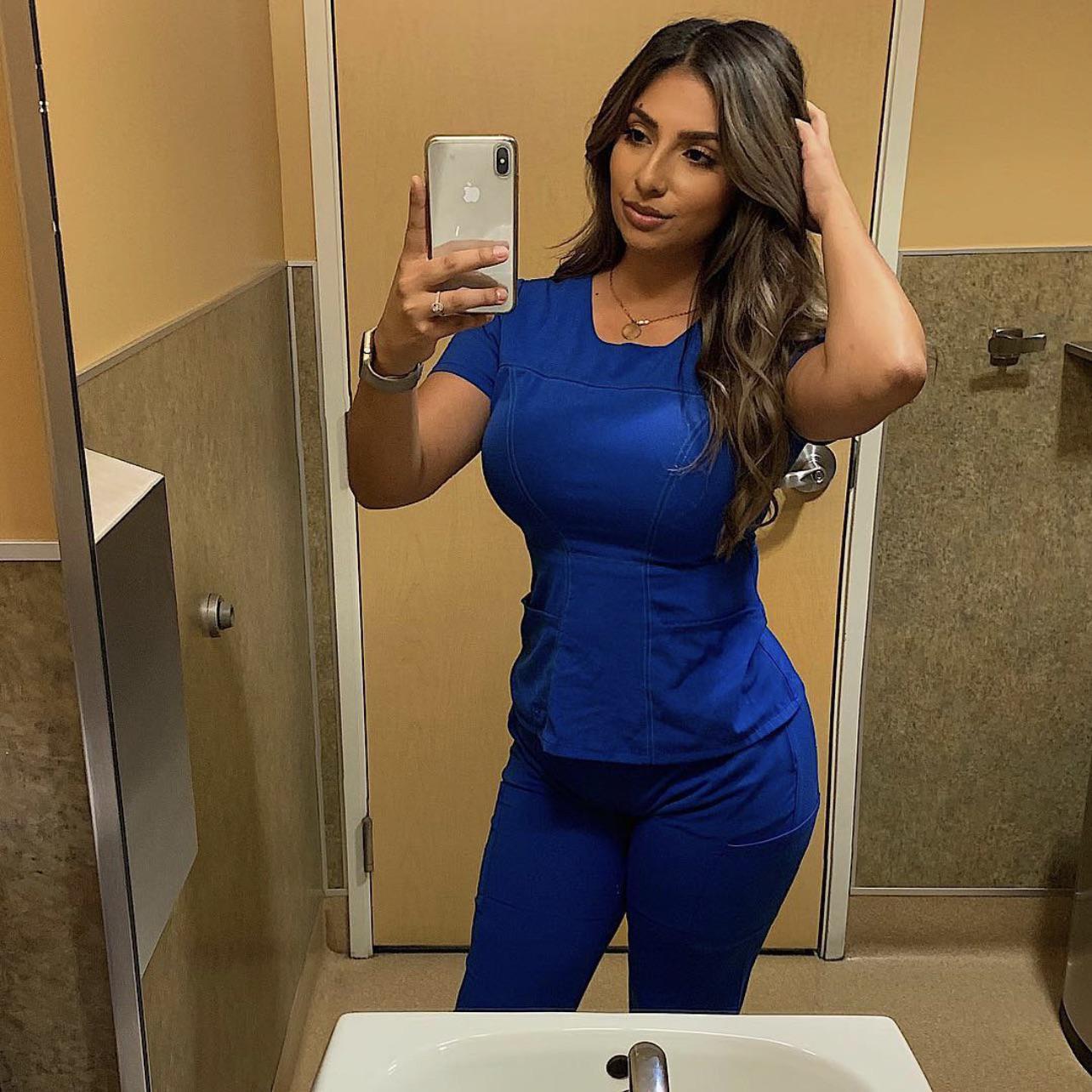 Busty nurse : 2busty2hide