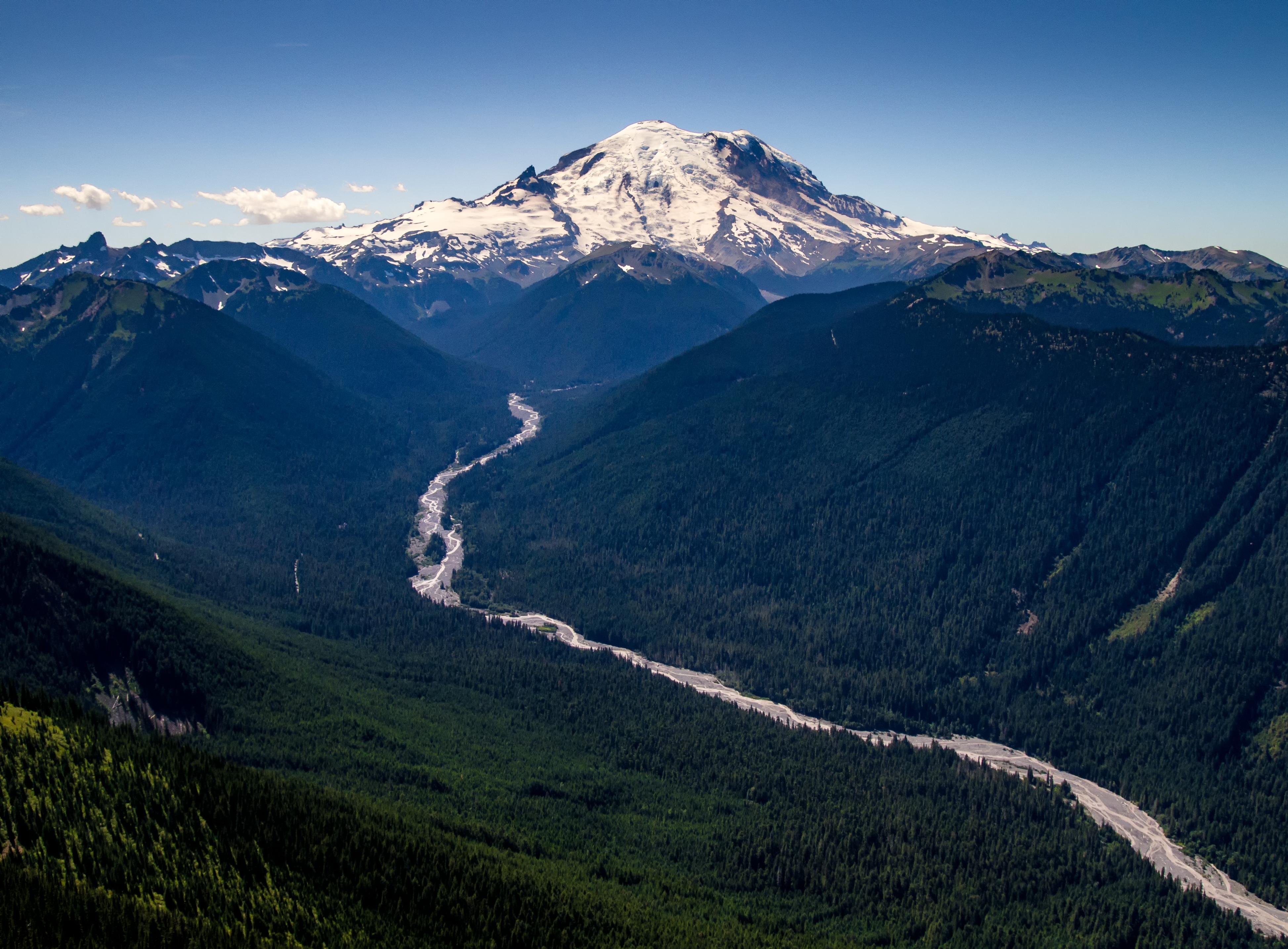 Mt Rainier and the White River from the air, WA [OC][3894x2869] r